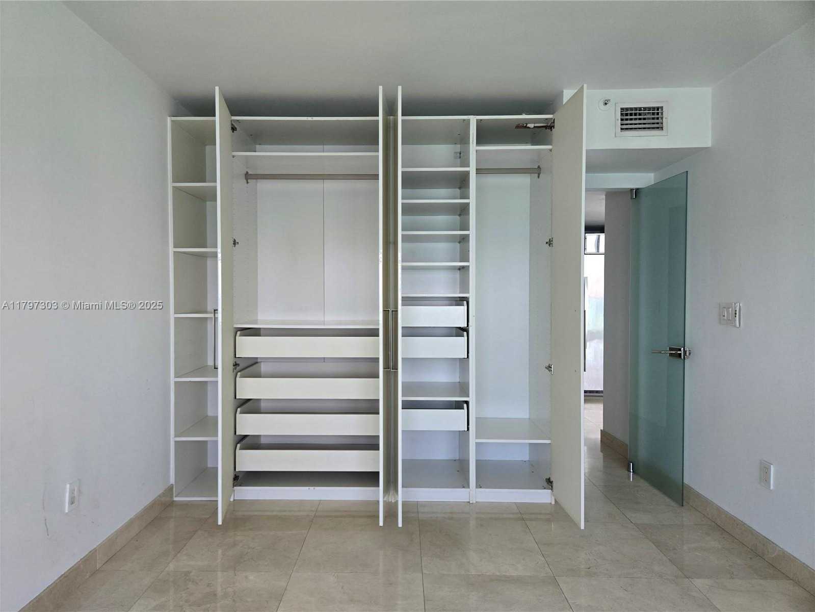 Small Image of 800 CLAUGHTON ISLAND DR #2704, Miami Number 12