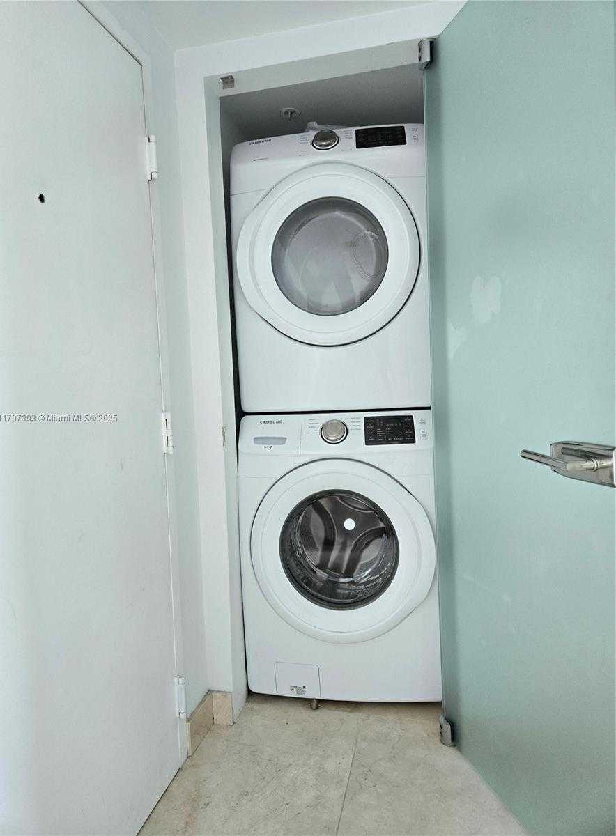 Small Image of 800 CLAUGHTON ISLAND DR #2704, Miami Number 14