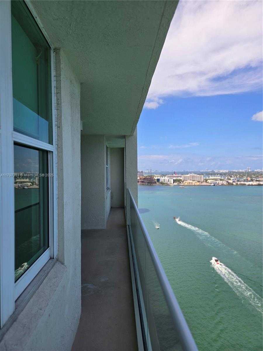 Small Image of 800 CLAUGHTON ISLAND DR #2704, Miami Number 15