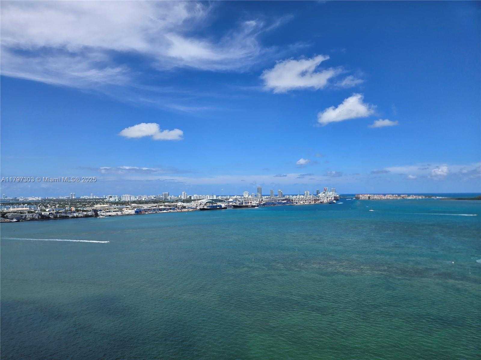 Small Image of 800 CLAUGHTON ISLAND DR #2704, Miami Number 16