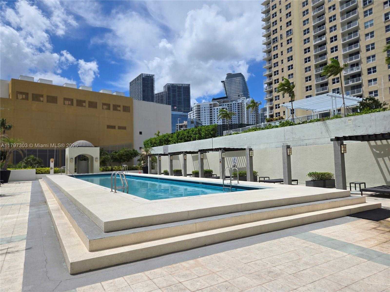 Small Image of 800 CLAUGHTON ISLAND DR #2704, Miami Number 21