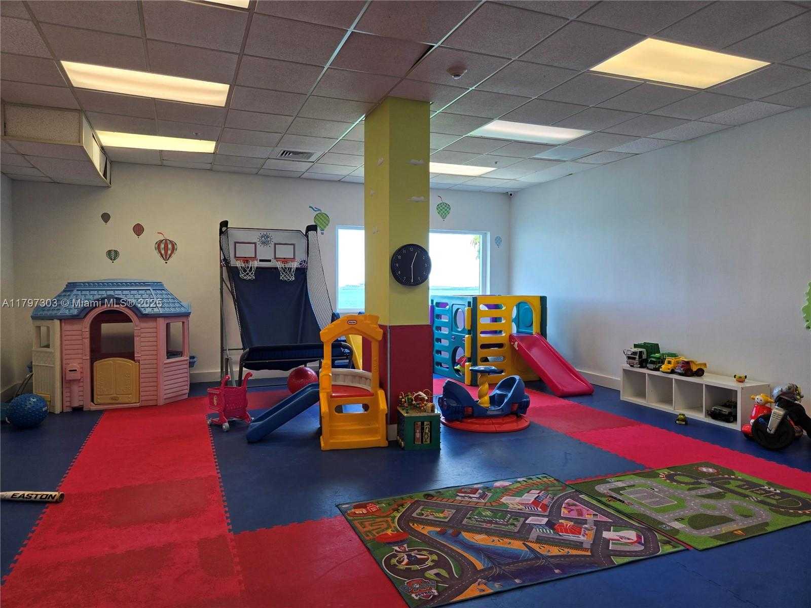 Small Image of 800 CLAUGHTON ISLAND DR #2704, Miami Number 25
