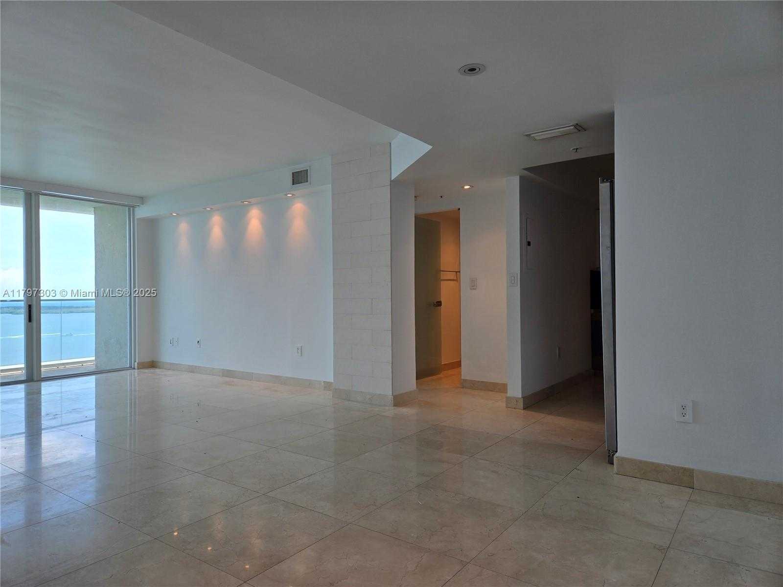 Small Image of 800 CLAUGHTON ISLAND DR #2704, Miami Number 3