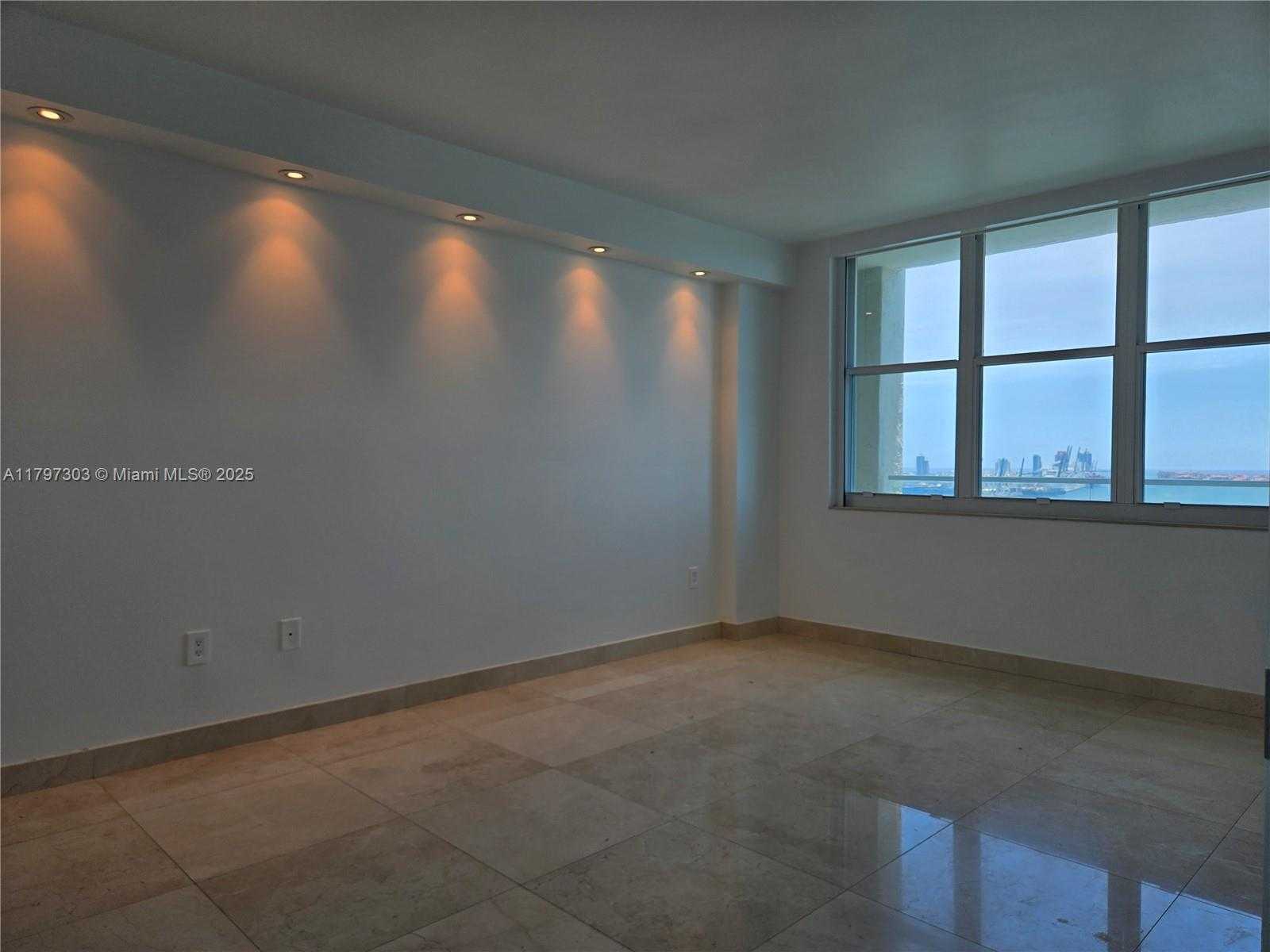 Small Image of 800 CLAUGHTON ISLAND DR #2704, Miami Number 7