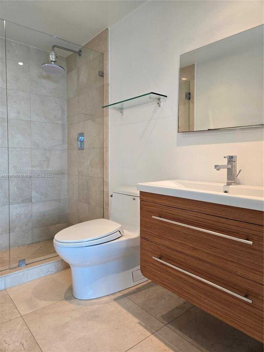 Small Image of 800 CLAUGHTON ISLAND DR #2704, Miami Number 9