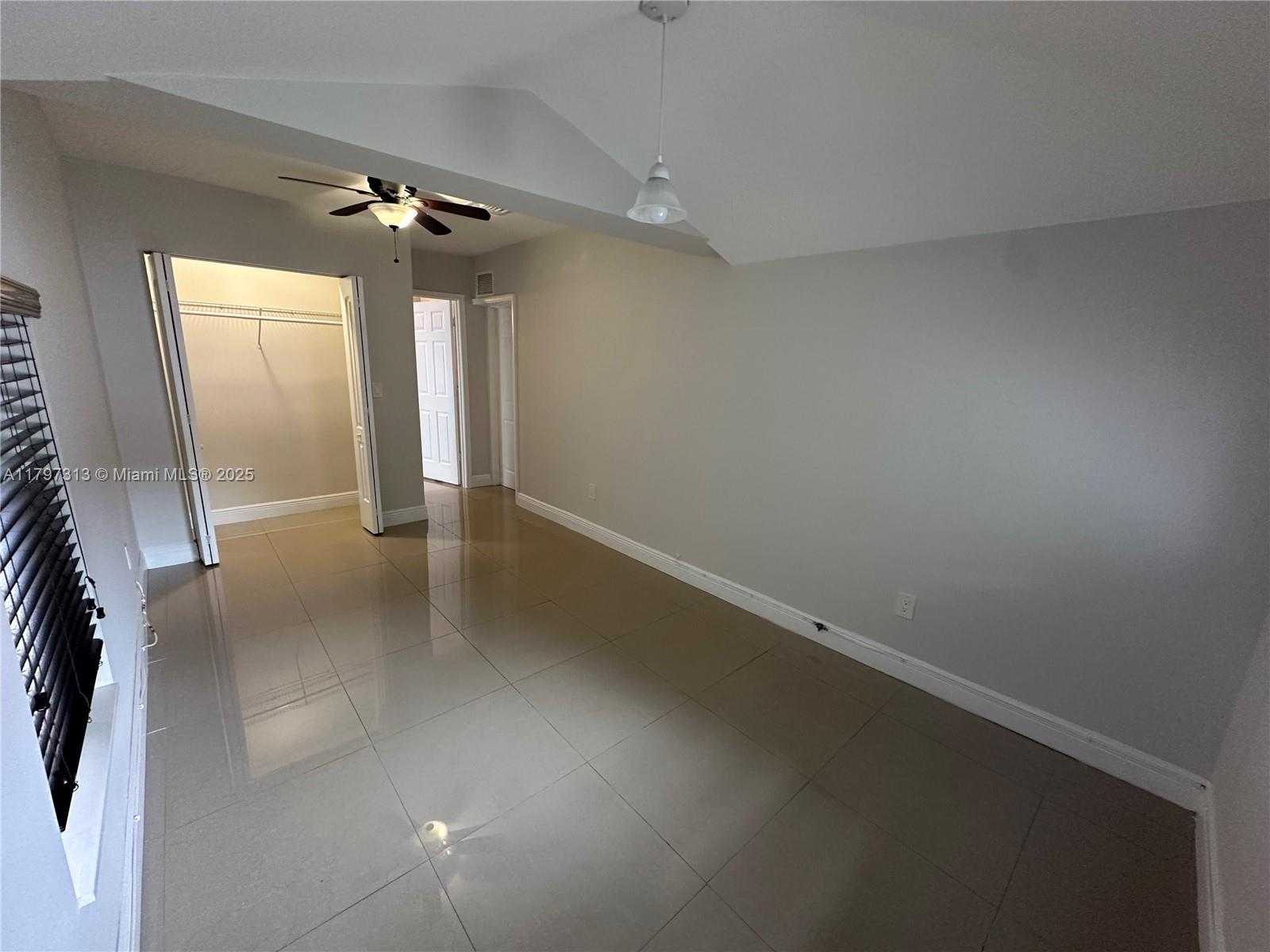 Small Image of 2155 BIARRITZ DR, Miami Beach Number 13