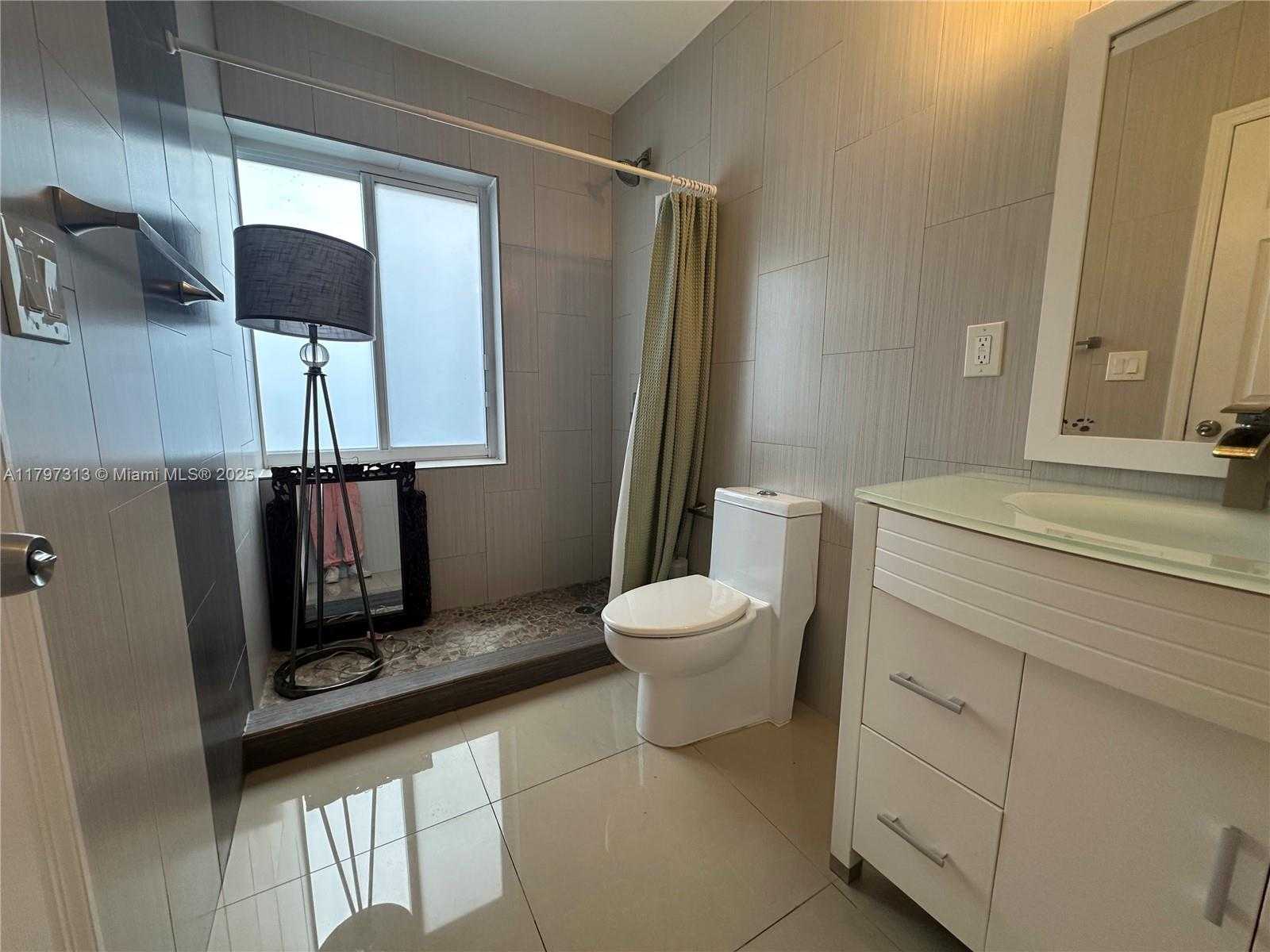 Small Image of 2155 BIARRITZ DR, Miami Beach Number 15