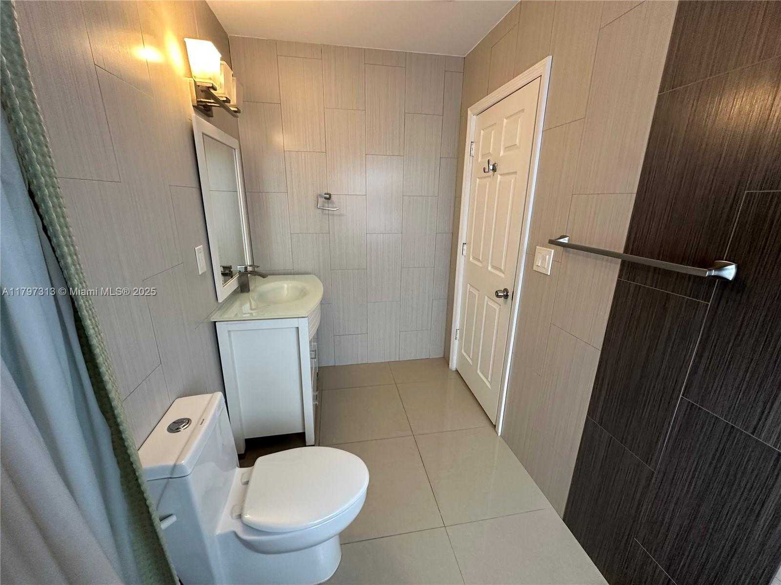 Small Image of 2155 BIARRITZ DR, Miami Beach Number 16