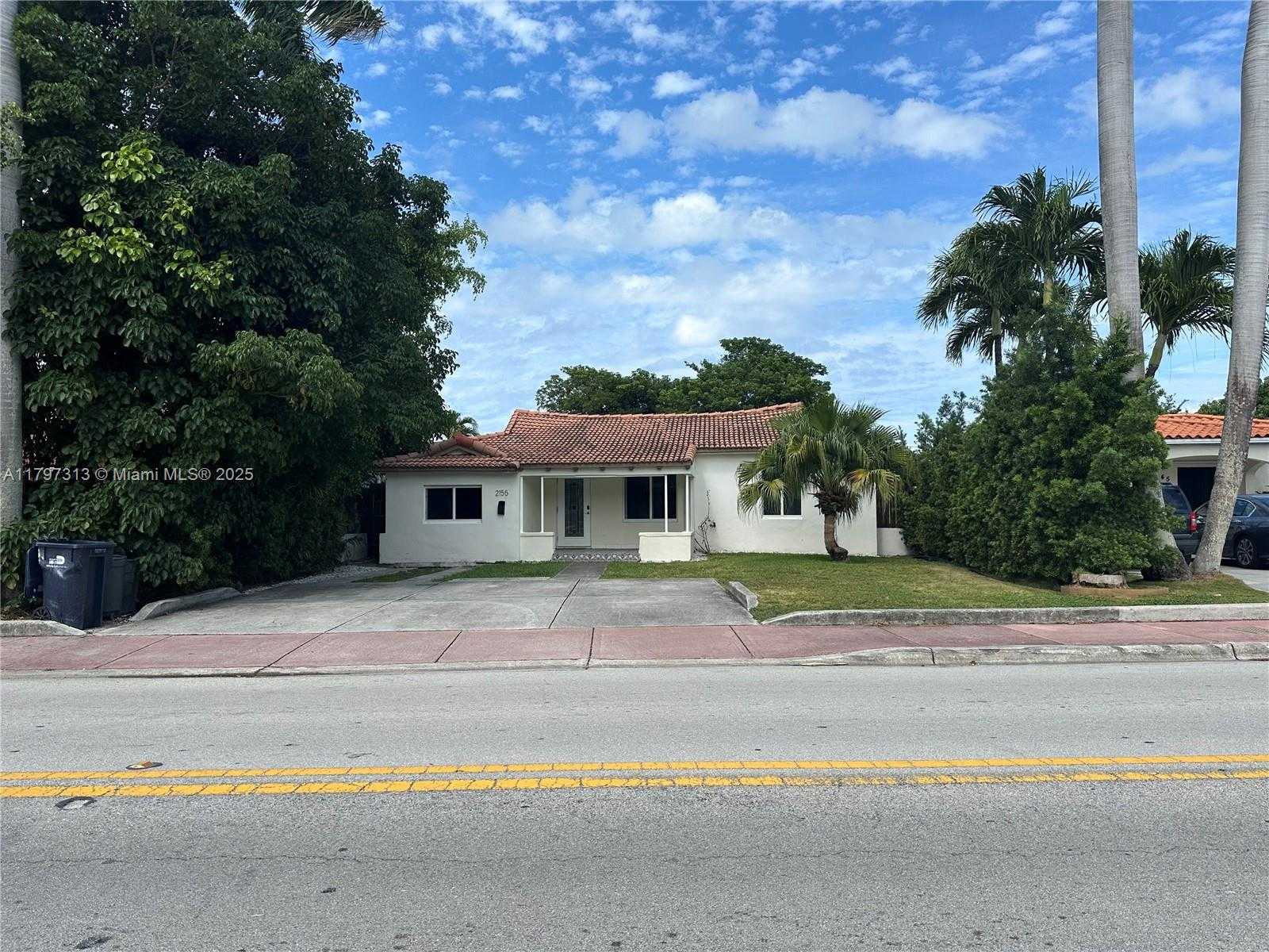 Small Image of 2155 BIARRITZ DR, Miami Beach Number 2