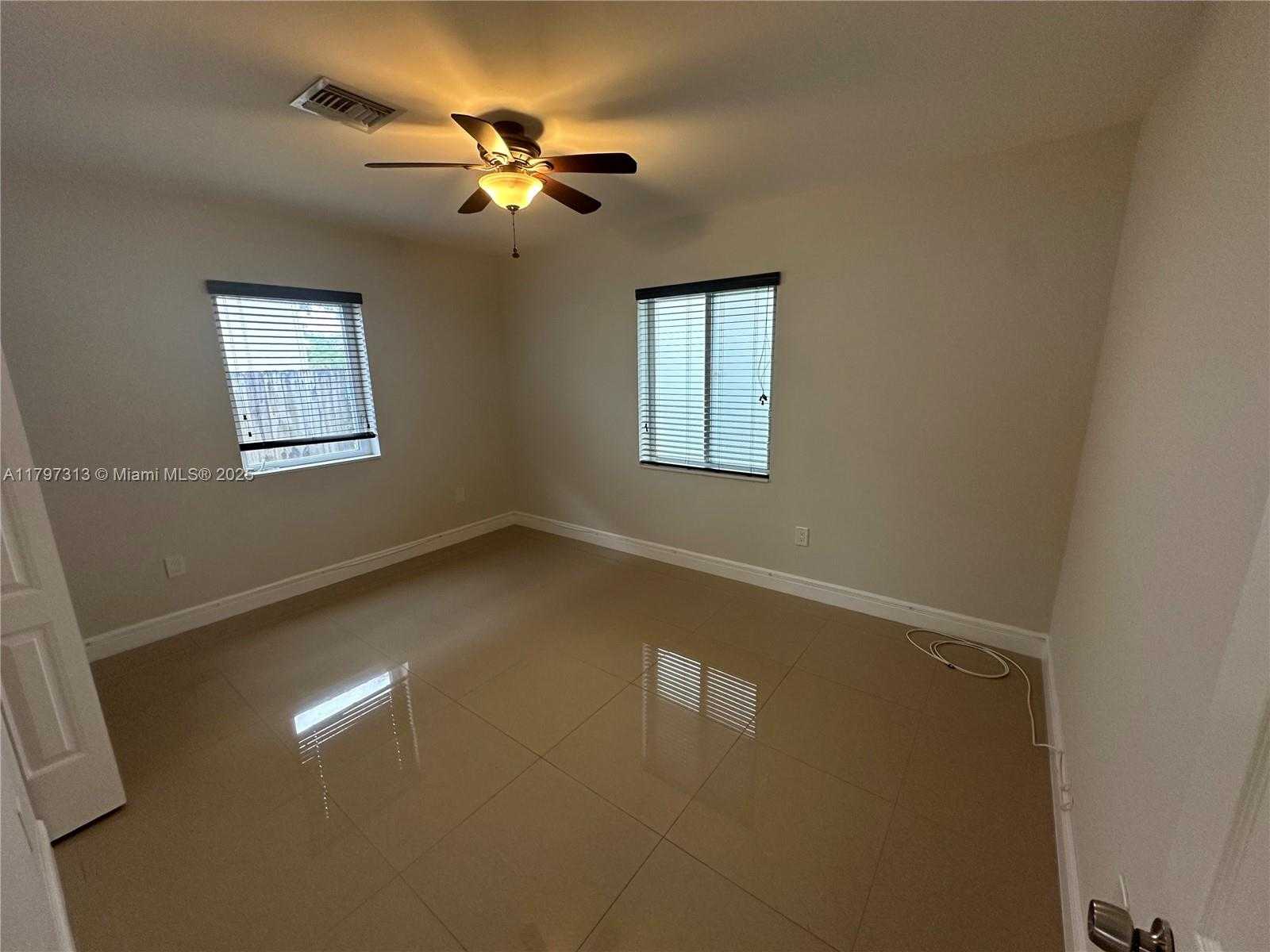Small Image of 2155 BIARRITZ DR, Miami Beach Number 21