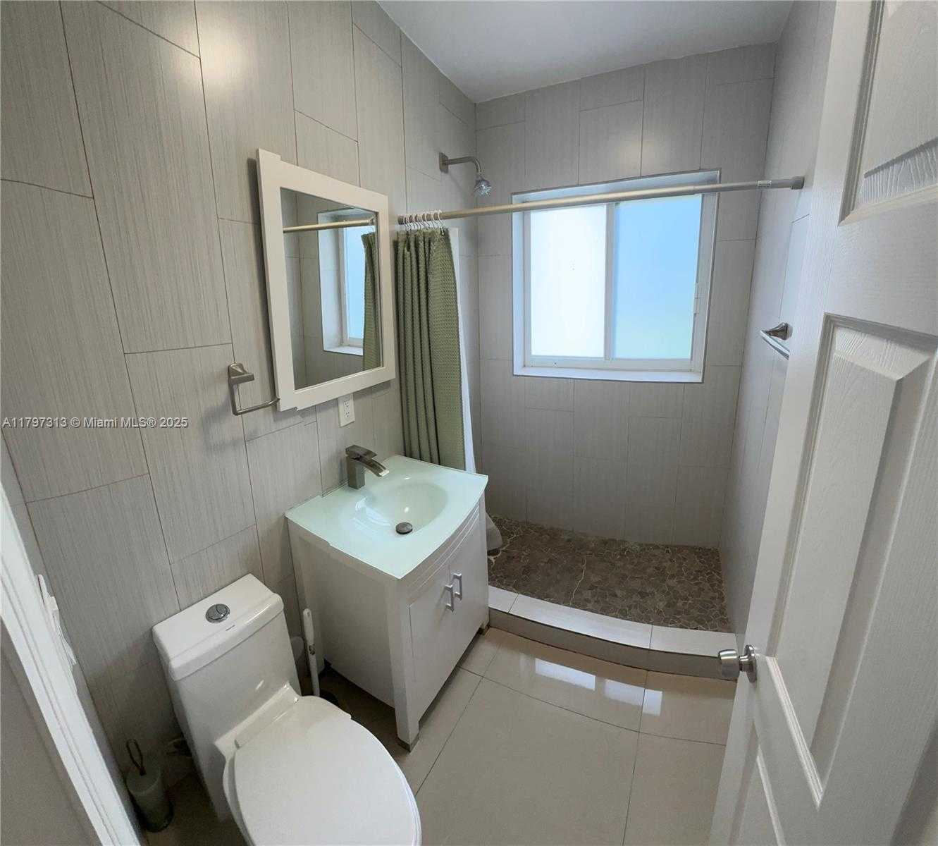 Small Image of 2155 BIARRITZ DR, Miami Beach Number 24