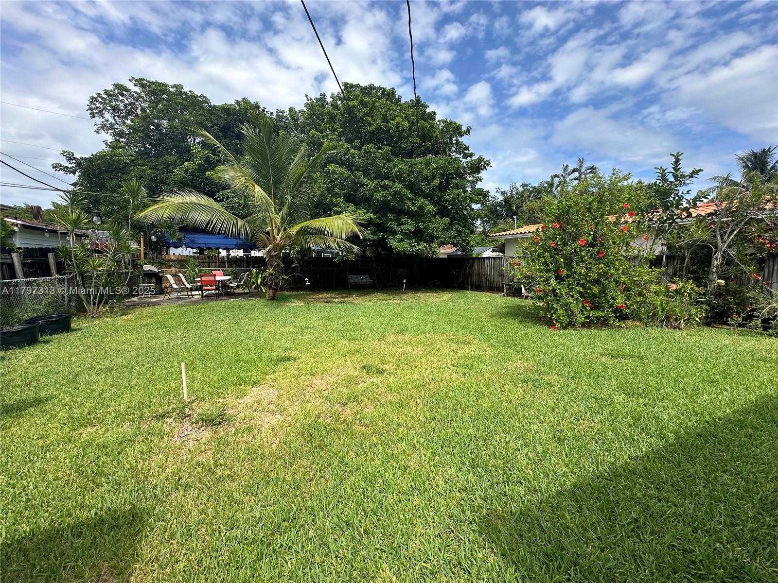 Small Image of 2155 BIARRITZ DR, Miami Beach Number 25