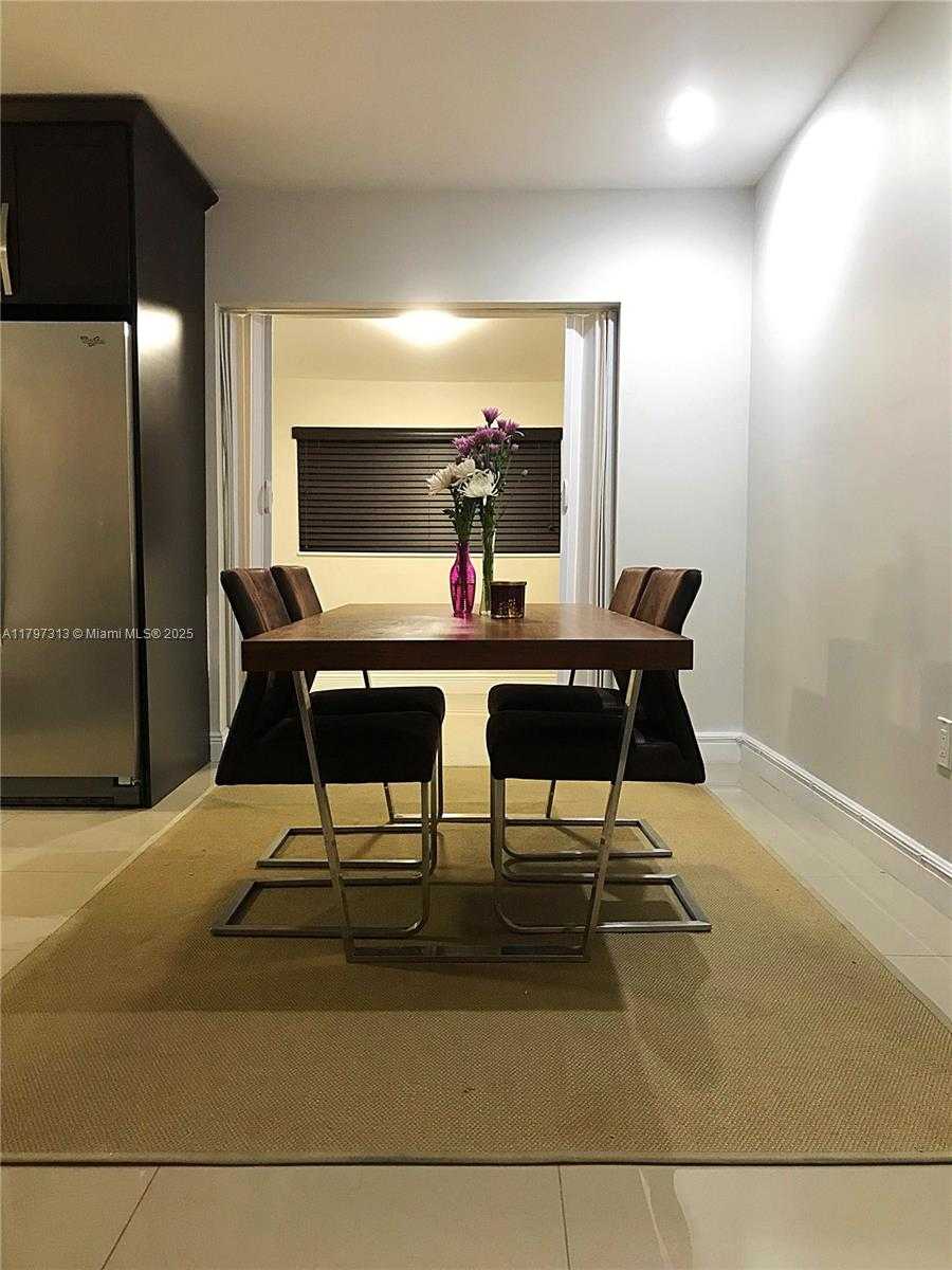 Small Image of 2155 BIARRITZ DR, Miami Beach Number 6