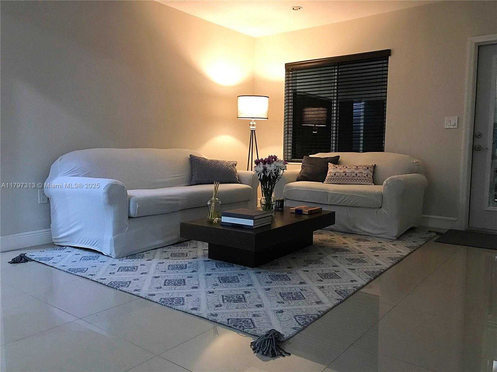 Small Image of 2155 BIARRITZ DR, Miami Beach Number 7
