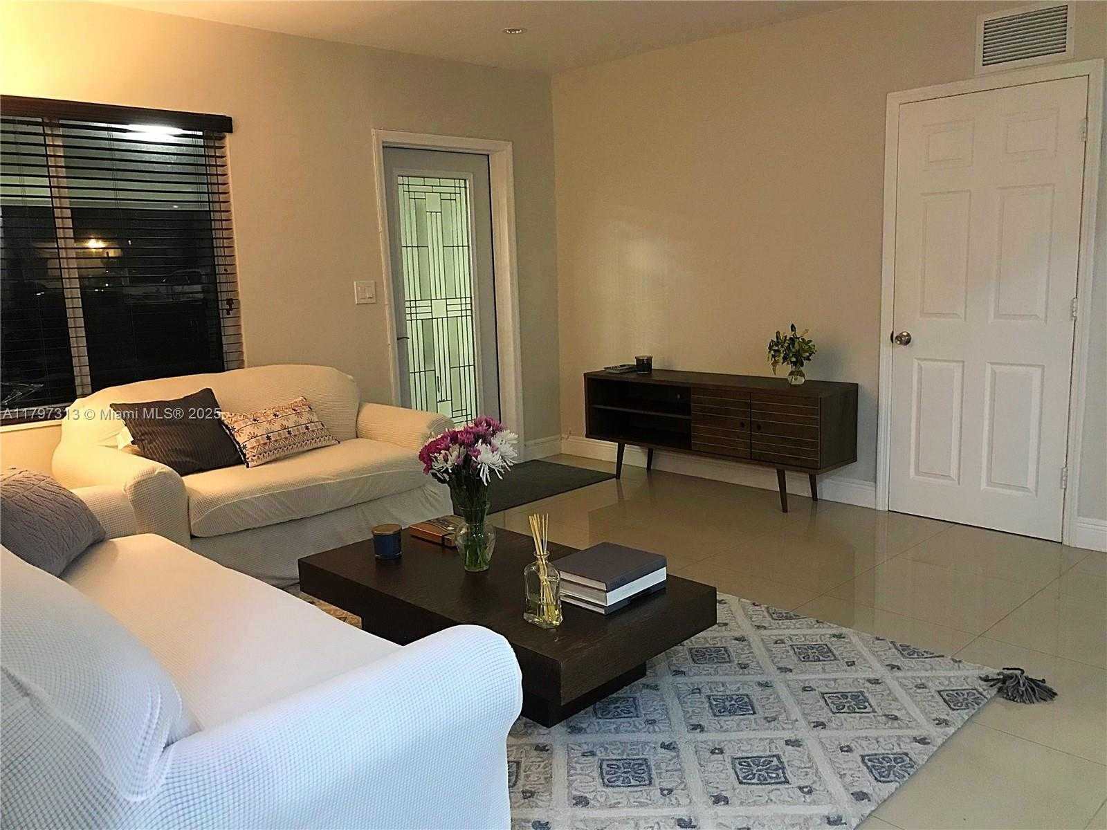 Small Image of 2155 BIARRITZ DR, Miami Beach Number 8