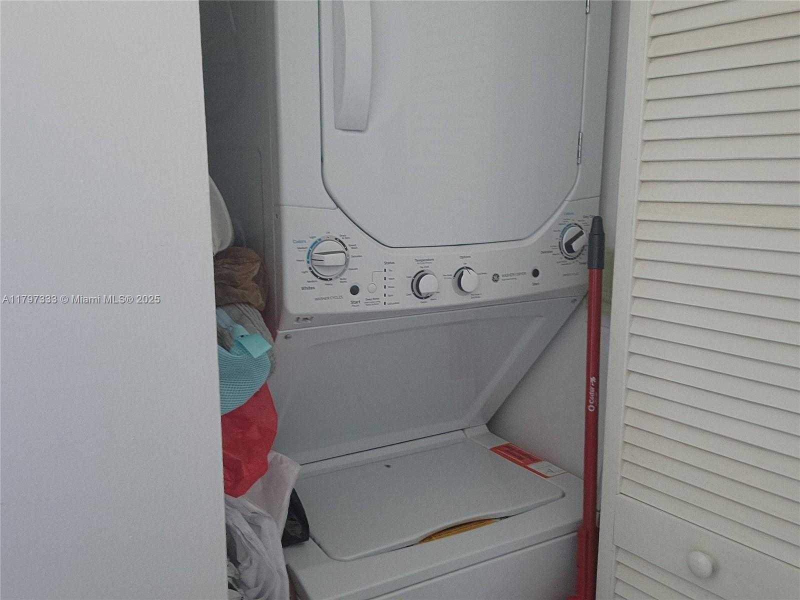 Small Image of 5900 COLLINS AVE #906, Miami Beach Number 12