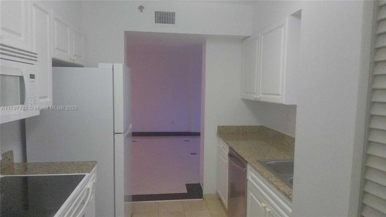 Small Image of 5900 COLLINS AVE #906, Miami Beach Number 13