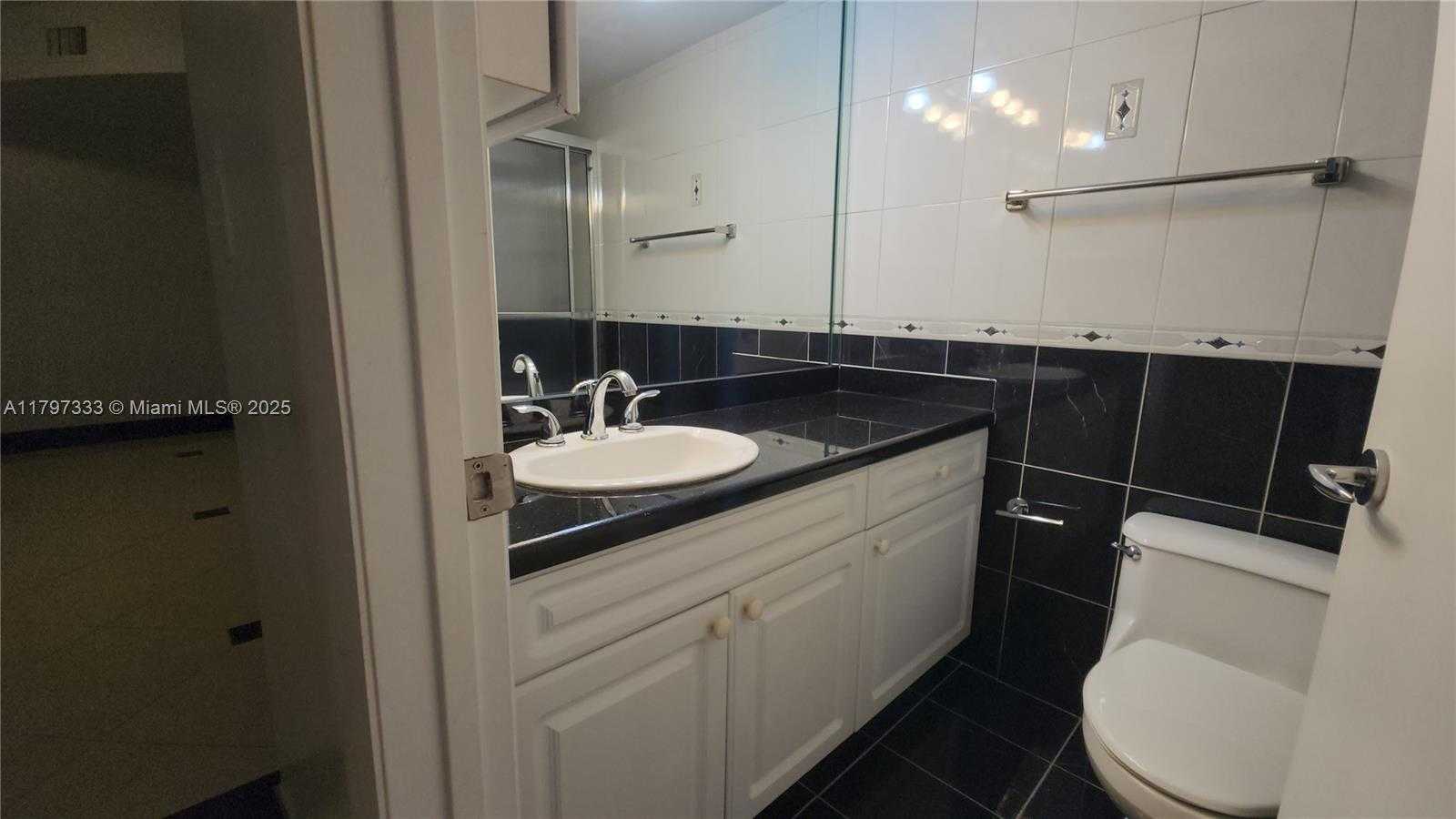 Small Image of 5900 COLLINS AVE #906, Miami Beach Number 14