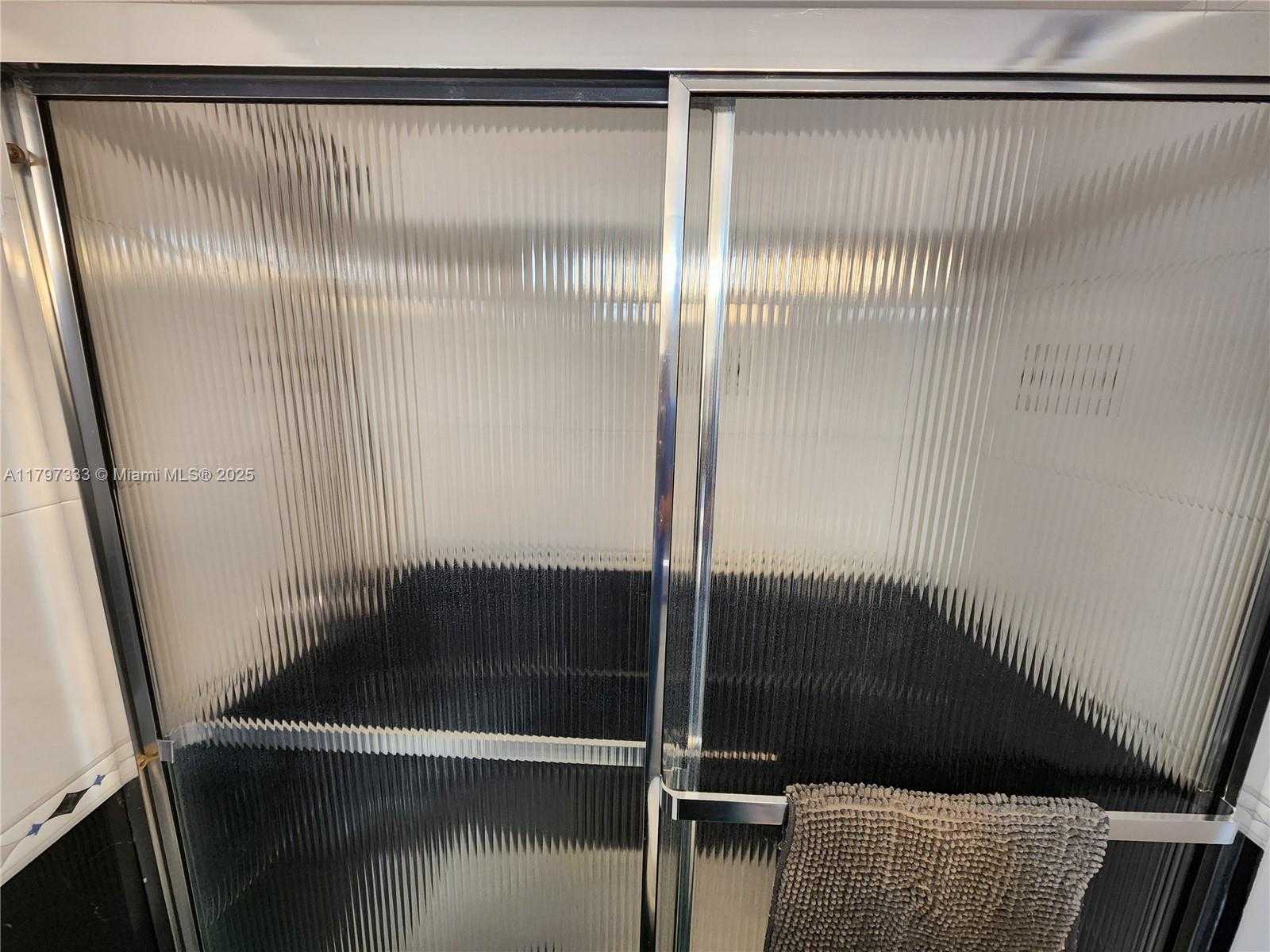 Small Image of 5900 COLLINS AVE #906, Miami Beach Number 15