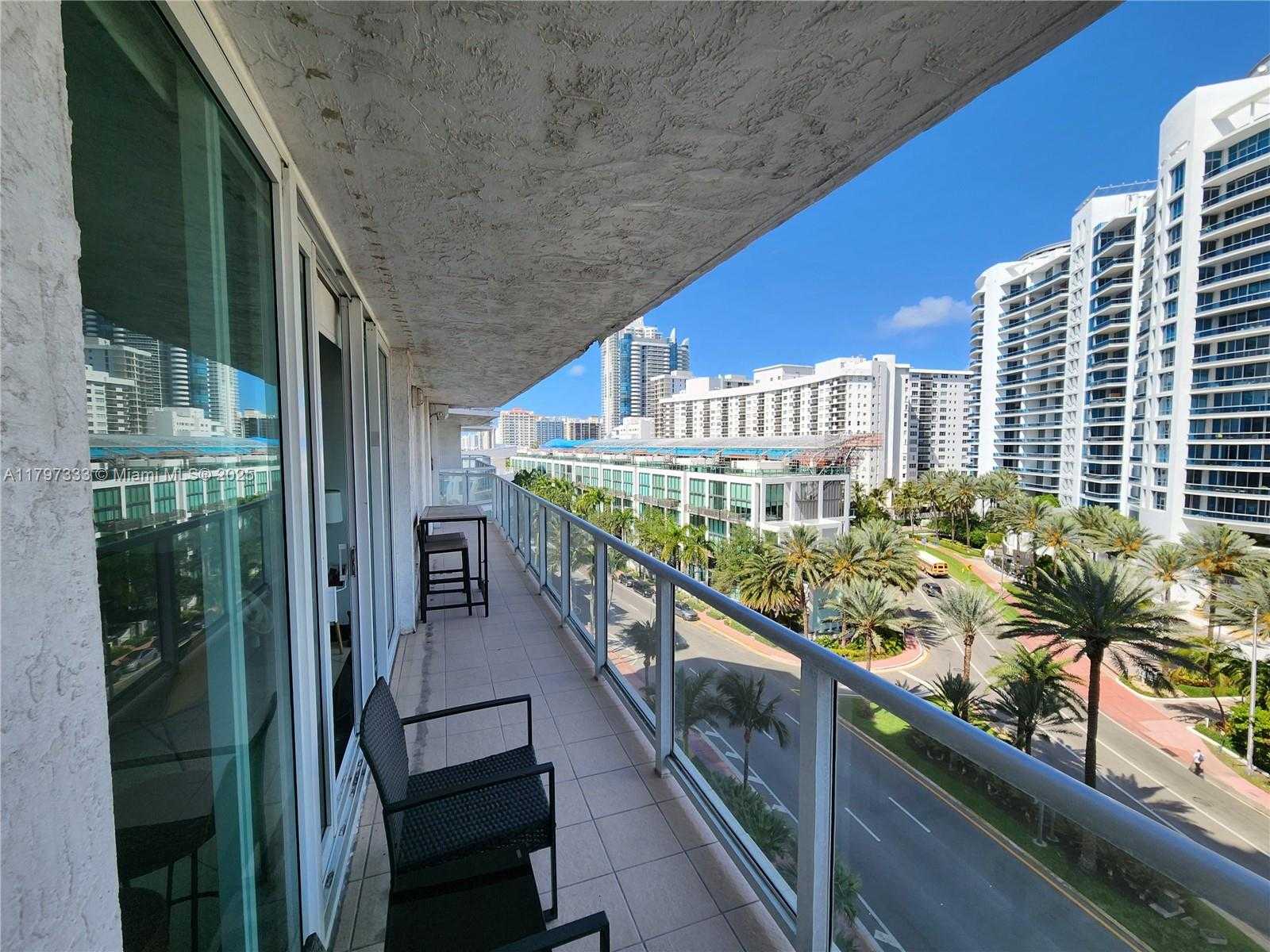 Small Image of 5900 COLLINS AVE #906, Miami Beach Number 2