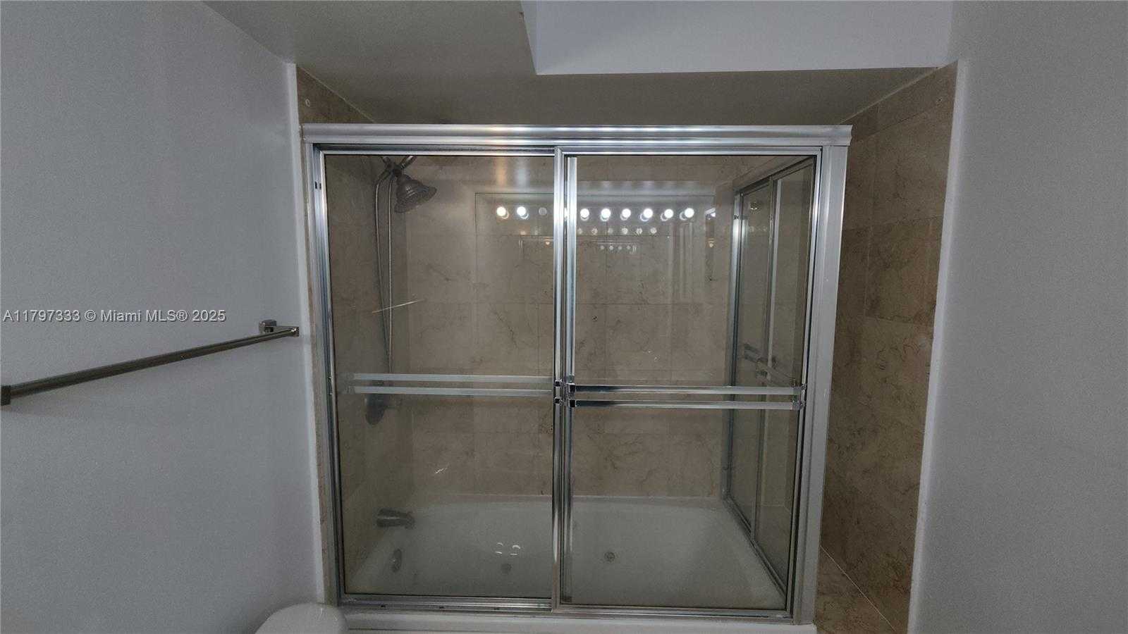 Small Image of 5900 COLLINS AVE #906, Miami Beach Number 23