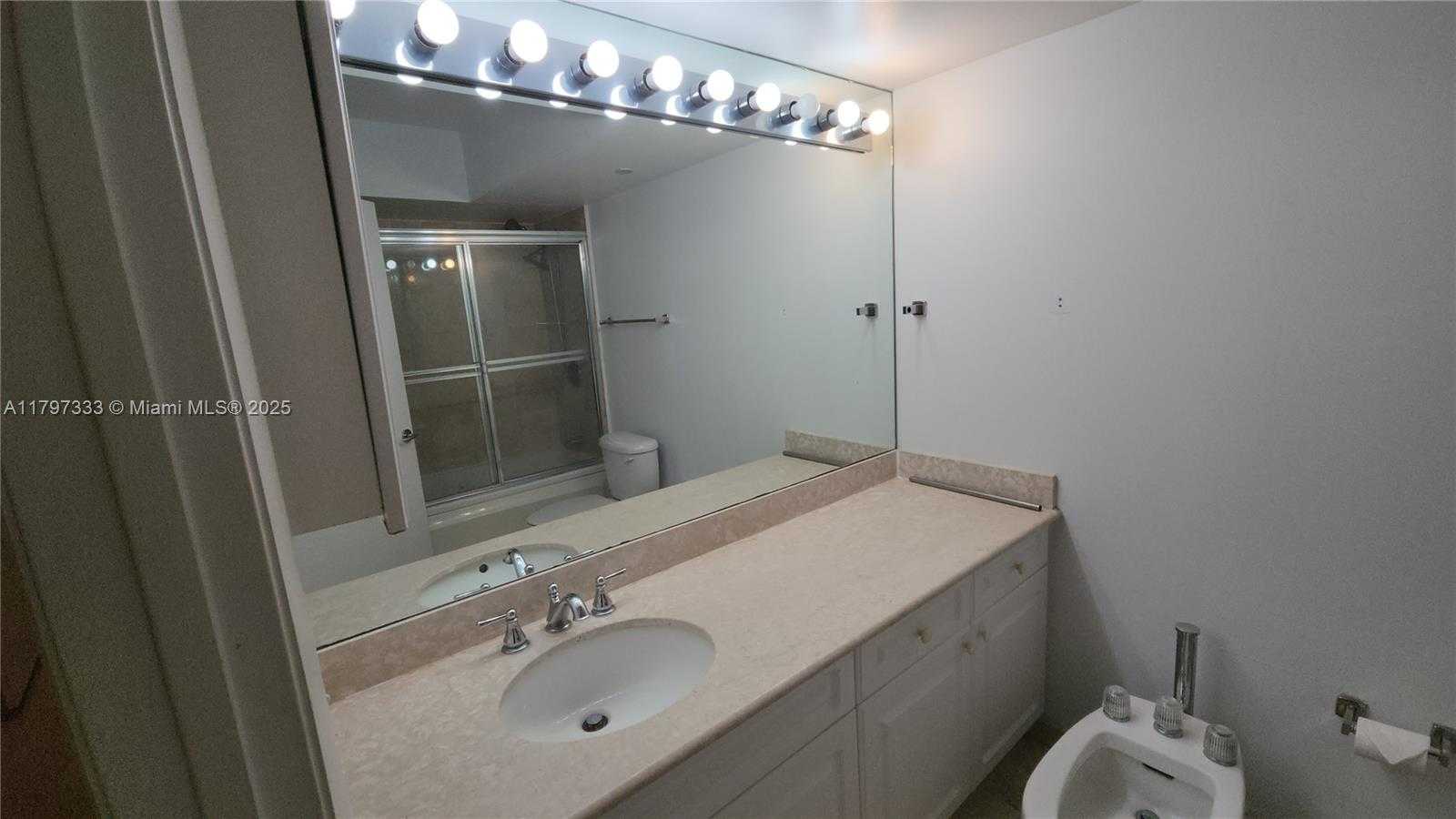 Small Image of 5900 COLLINS AVE #906, Miami Beach Number 31