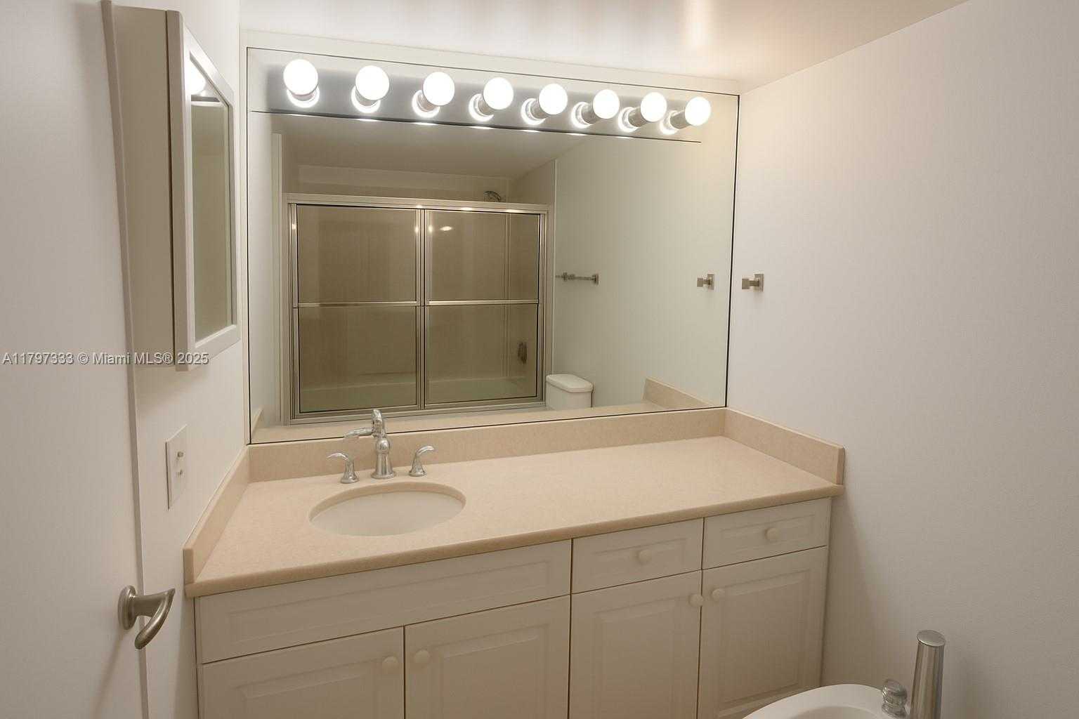 Small Image of 5900 COLLINS AVE #906, Miami Beach Number 34