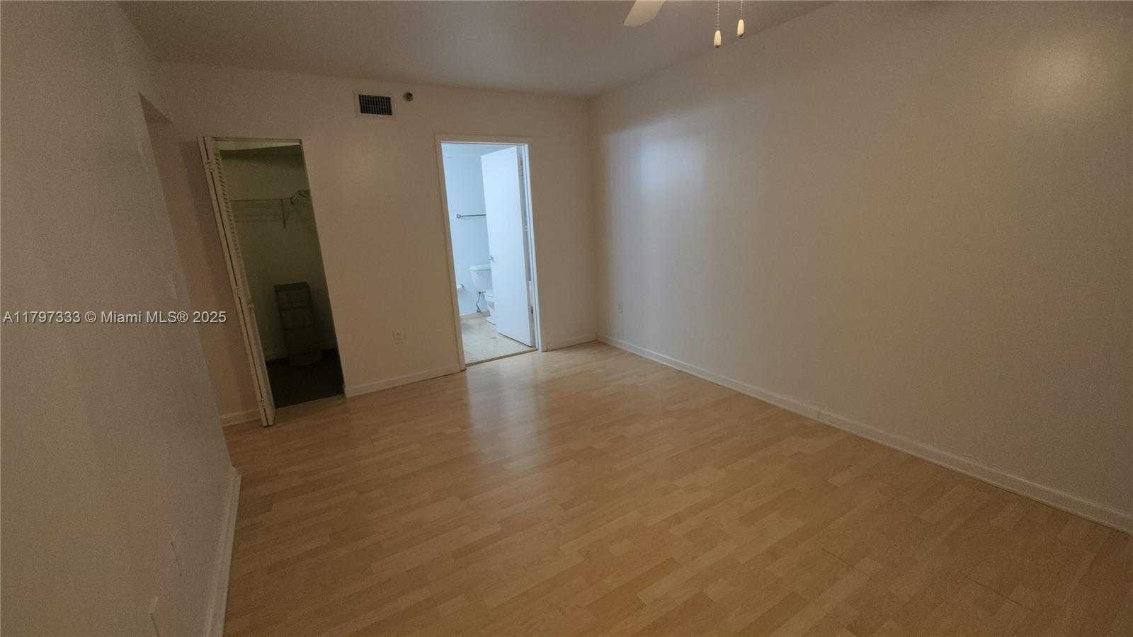 Small Image of 5900 COLLINS AVE #906, Miami Beach Number 36