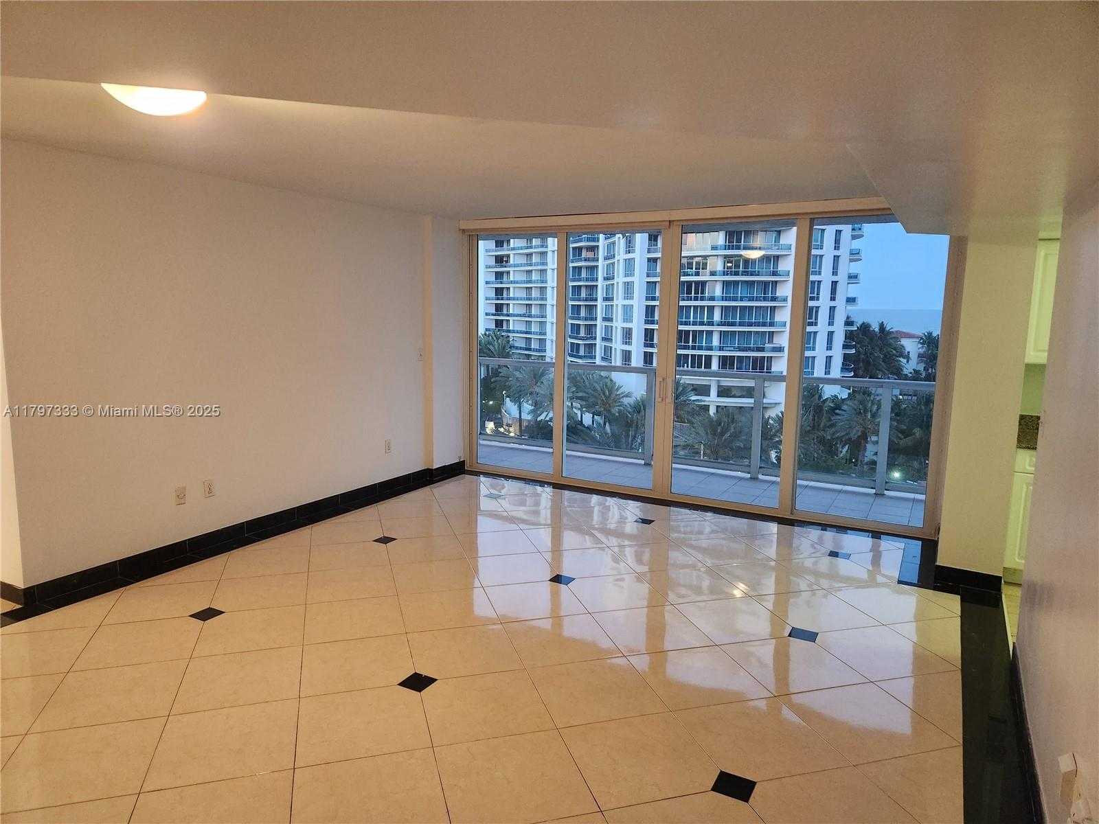 Small Image of 5900 COLLINS AVE #906, Miami Beach Number 6