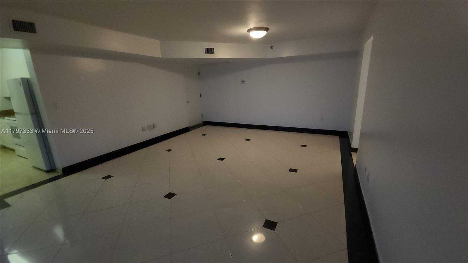 Small Image of 5900 COLLINS AVE #906, Miami Beach Number 8