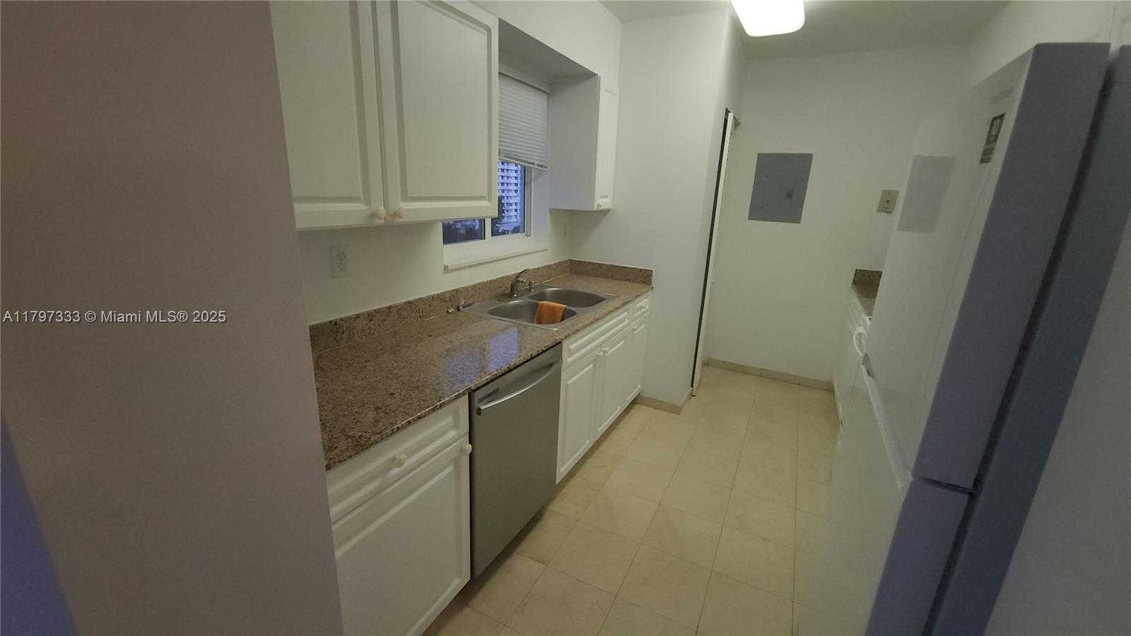 Small Image of 5900 COLLINS AVE #906, Miami Beach Number 9