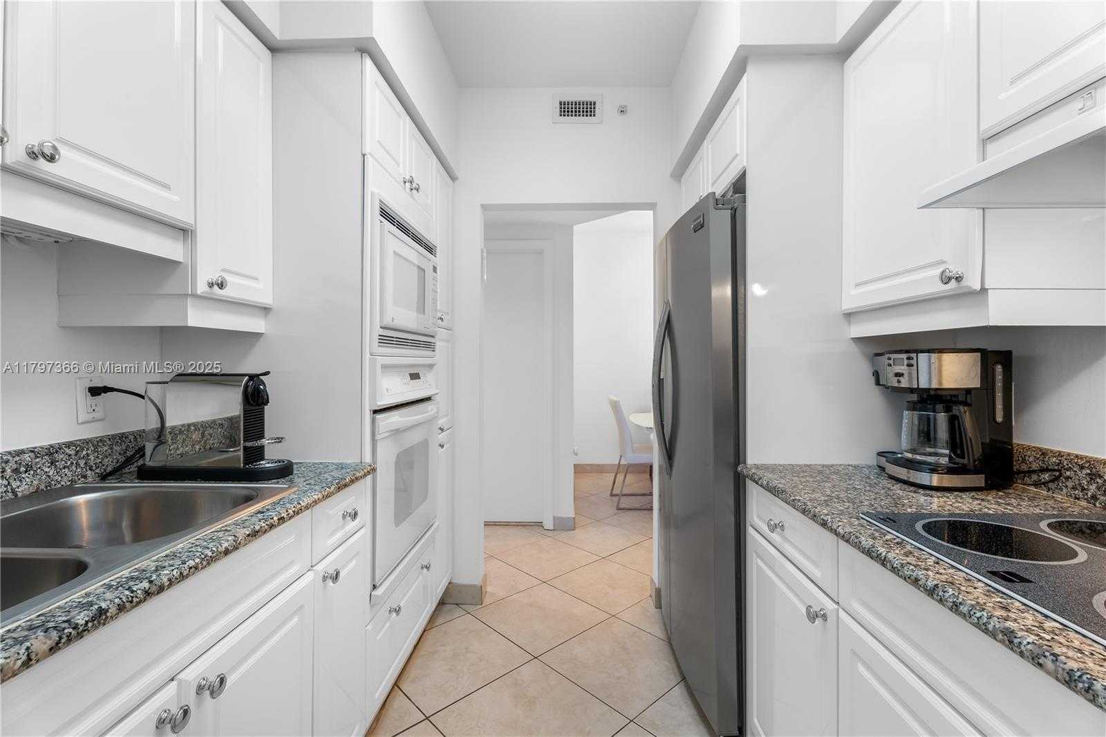 Small Image of 4779 COLLINS AVE #1008, Miami Beach Number 10