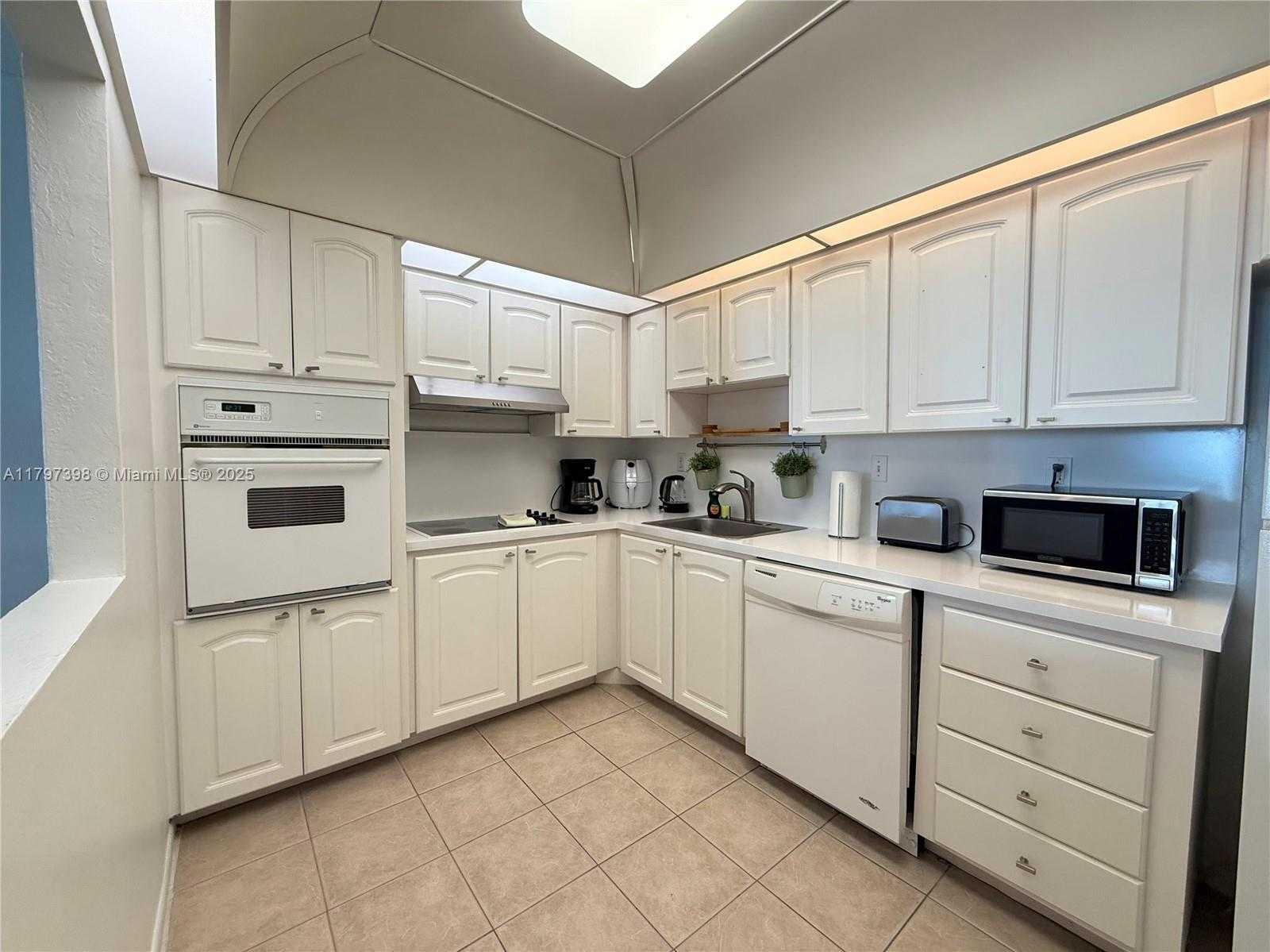 Small Image of 19370 COLLINS AVE #1214, Sunny Isles Beach Number 10
