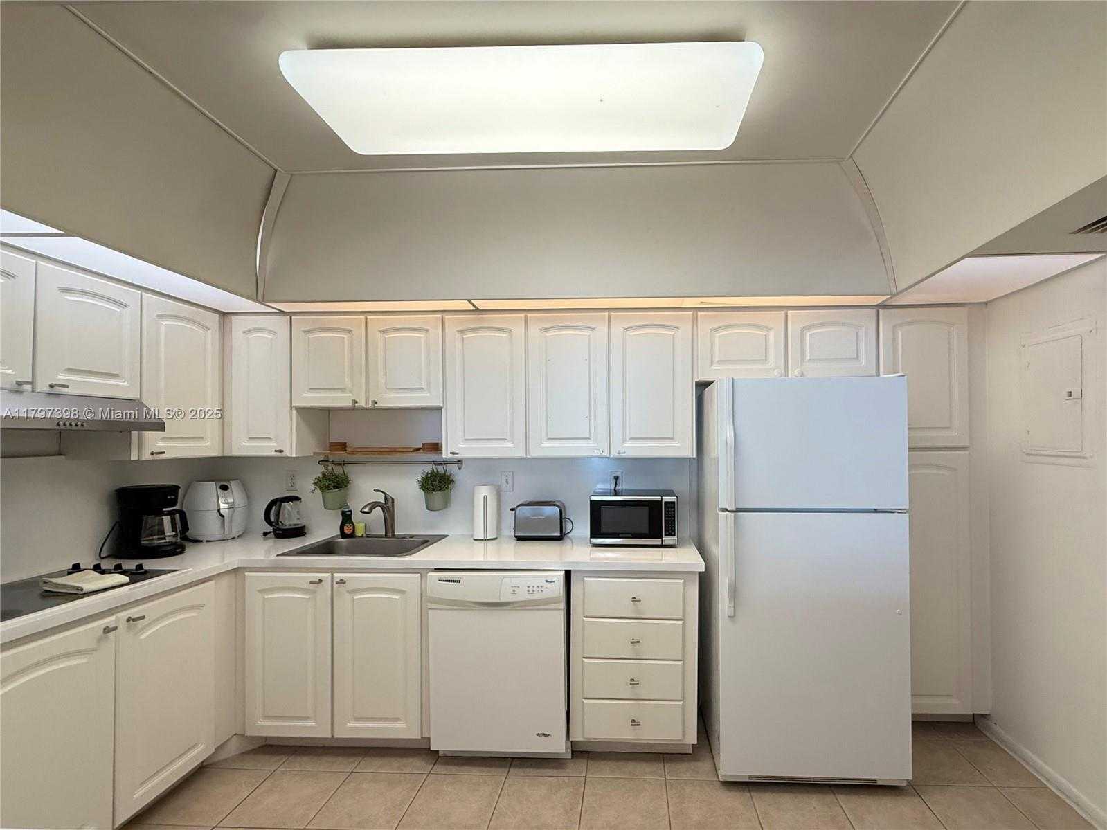 Small Image of 19370 COLLINS AVE #1214, Sunny Isles Beach Number 8