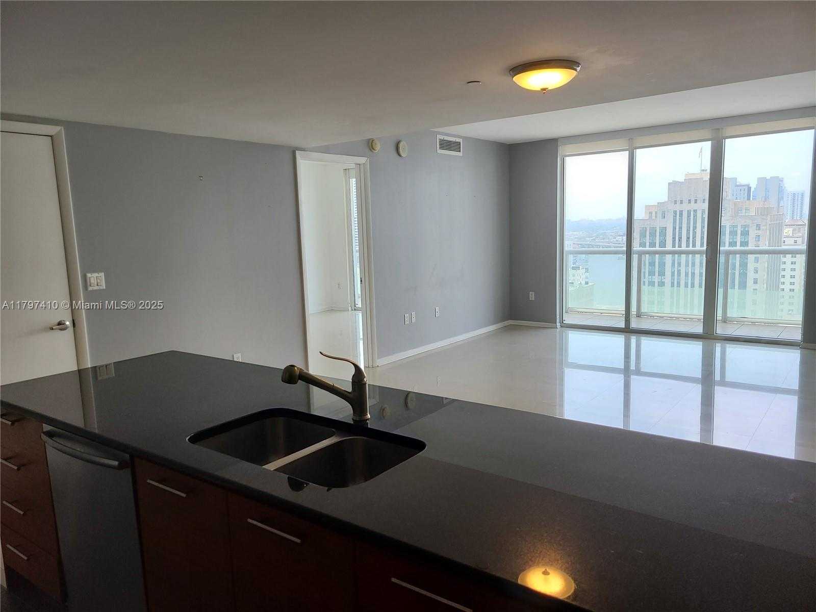 Small Image of 50 Biscayne Blvd, Miami, FL 33132, USA Number 4