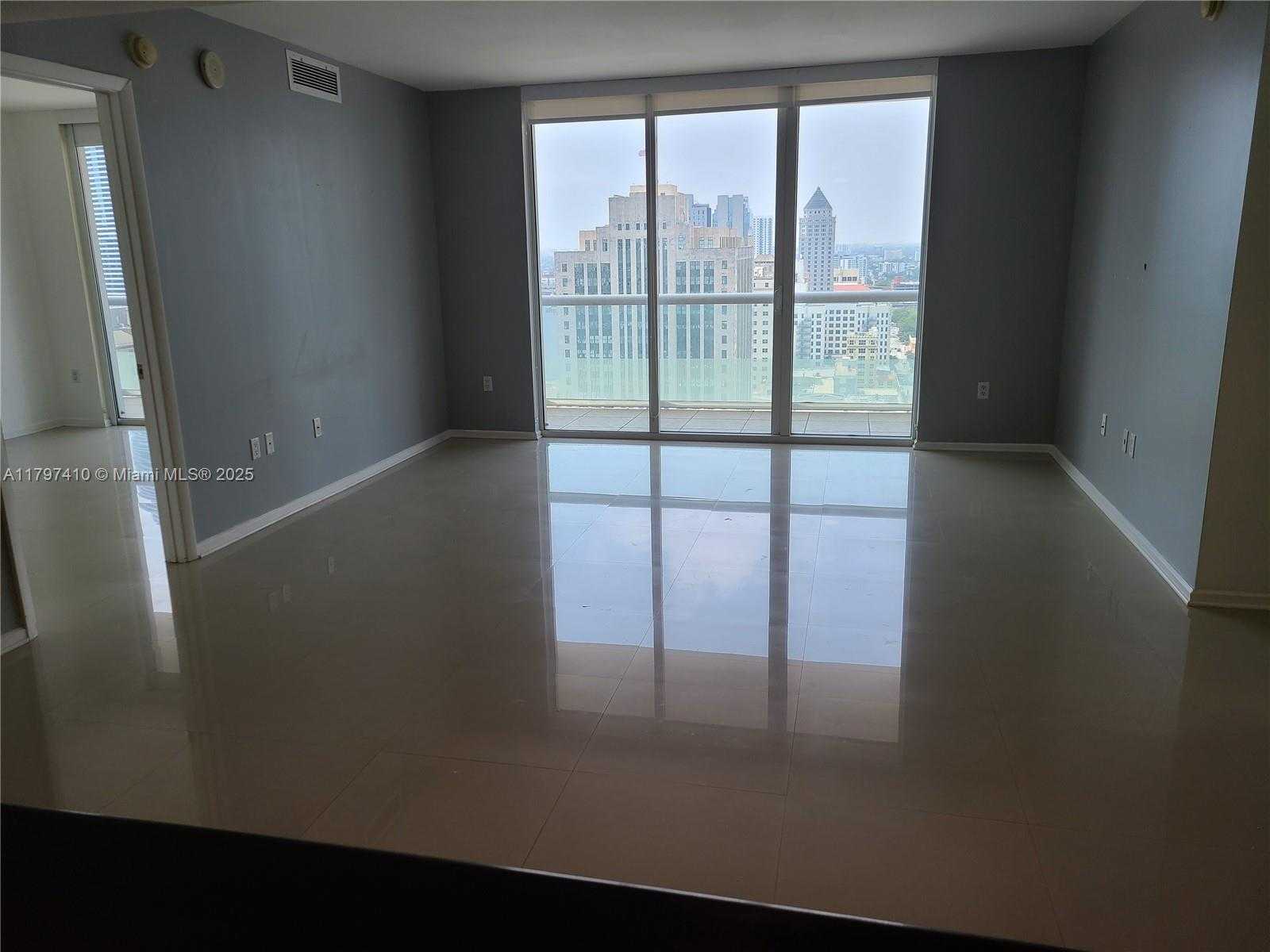 Small Image of 50 Biscayne Blvd, Miami, FL 33132, USA Number 5