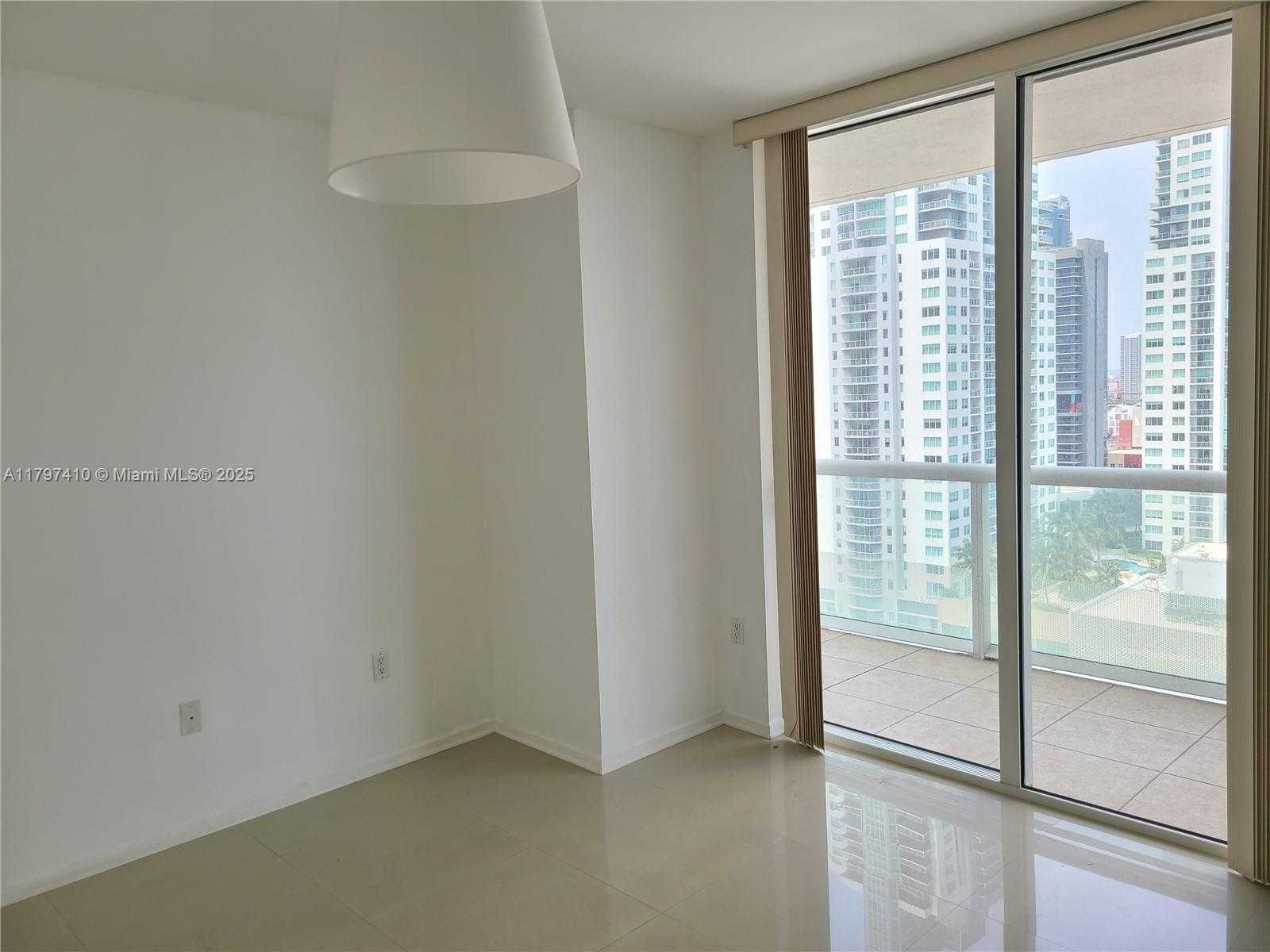 Small Image of 50 Biscayne Blvd, Miami, FL 33132, USA Number 7