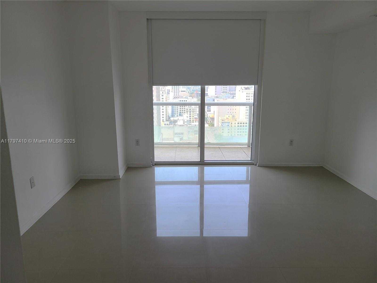 Small Image of 50 Biscayne Blvd, Miami, FL 33132, USA Number 8
