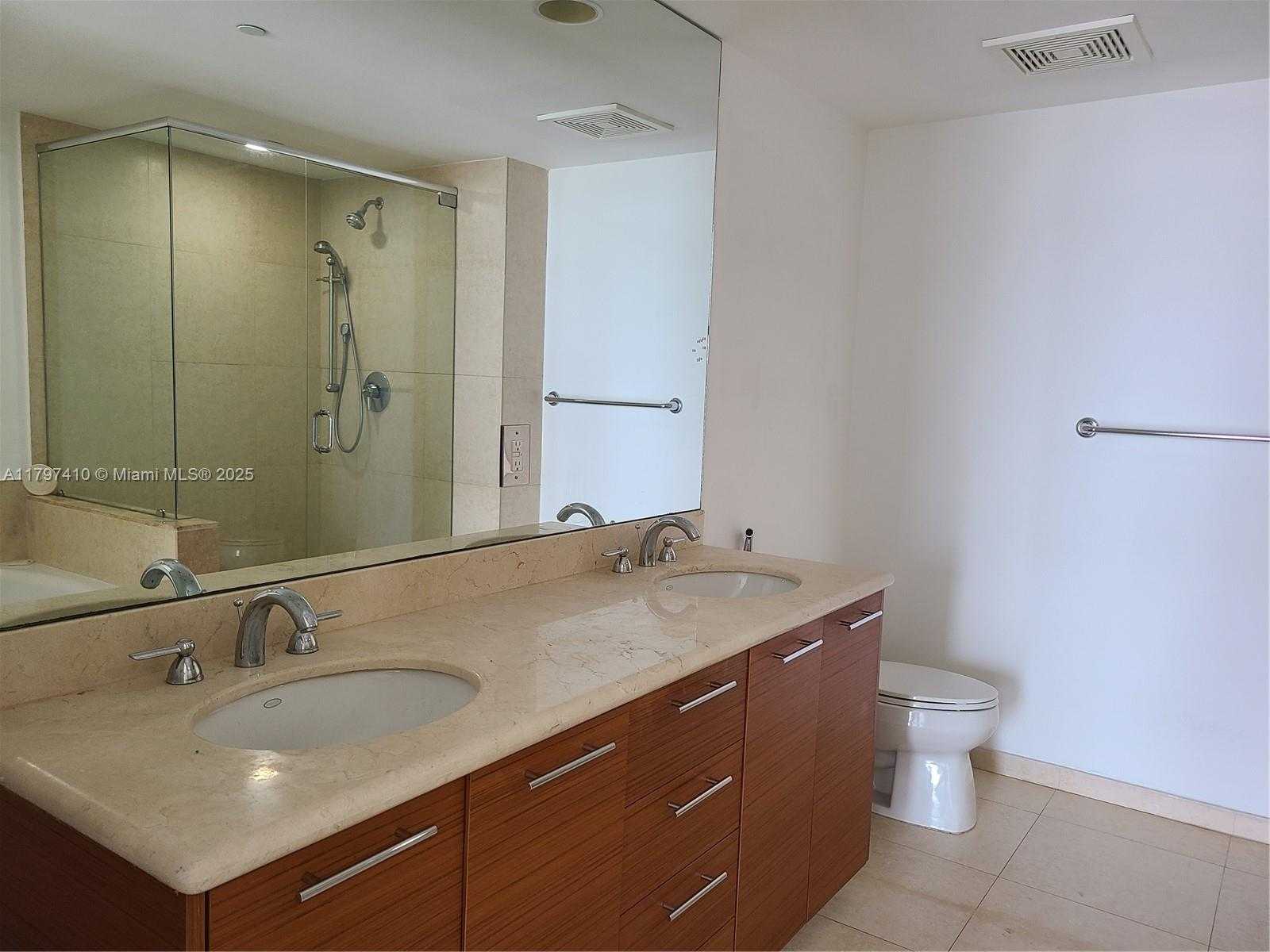 Small Image of 50 Biscayne Blvd, Miami, FL 33132, USA Number 9