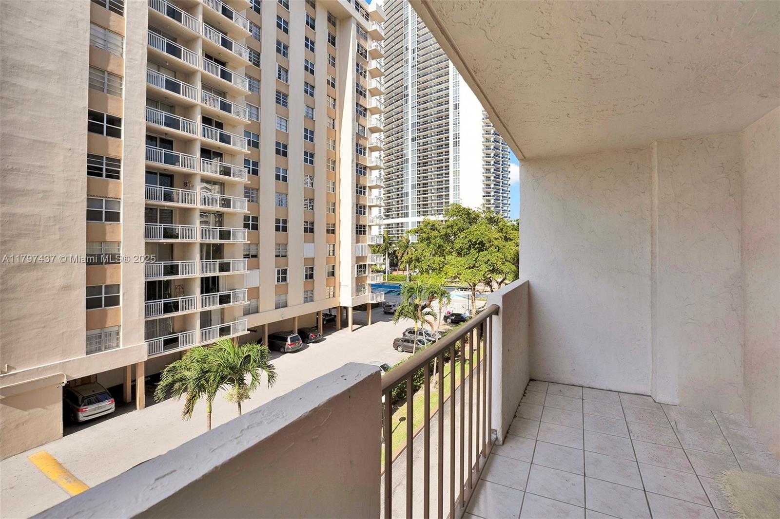 Small Image of 1865 SOUTH OCEAN DR #4C, Hallandale Beach Number 17