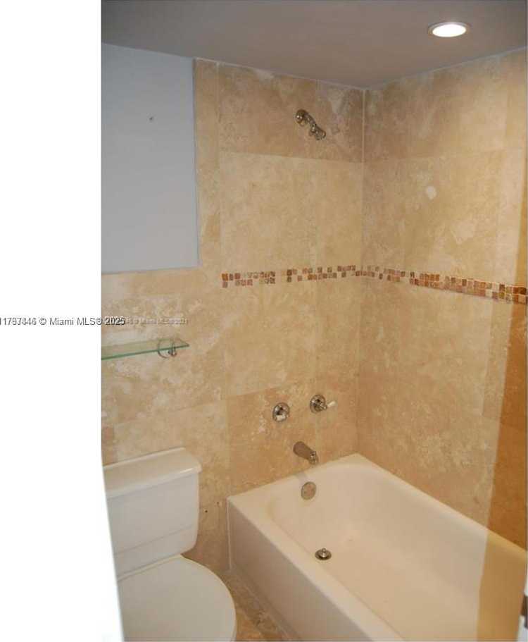 Small Image of 3301 NORTH COUNTRY CLUB DR #110, Aventura Number 12