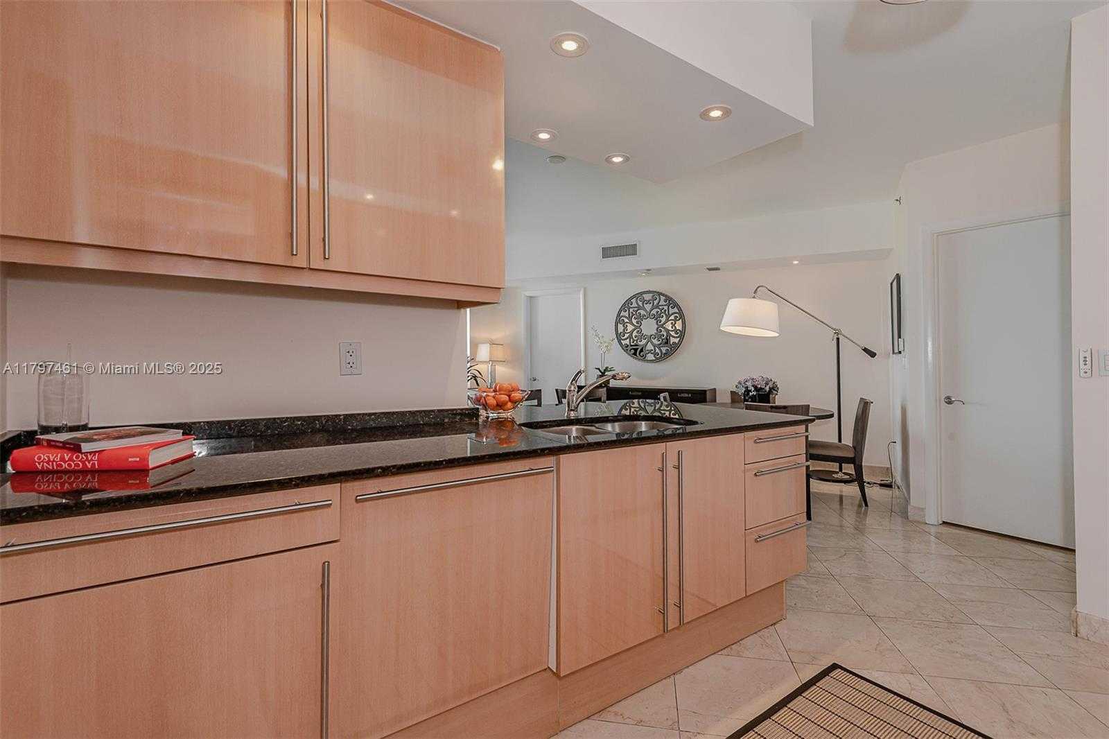 Small Image of 1000 SOUTH POINTE DR #906, Miami Beach Number 11