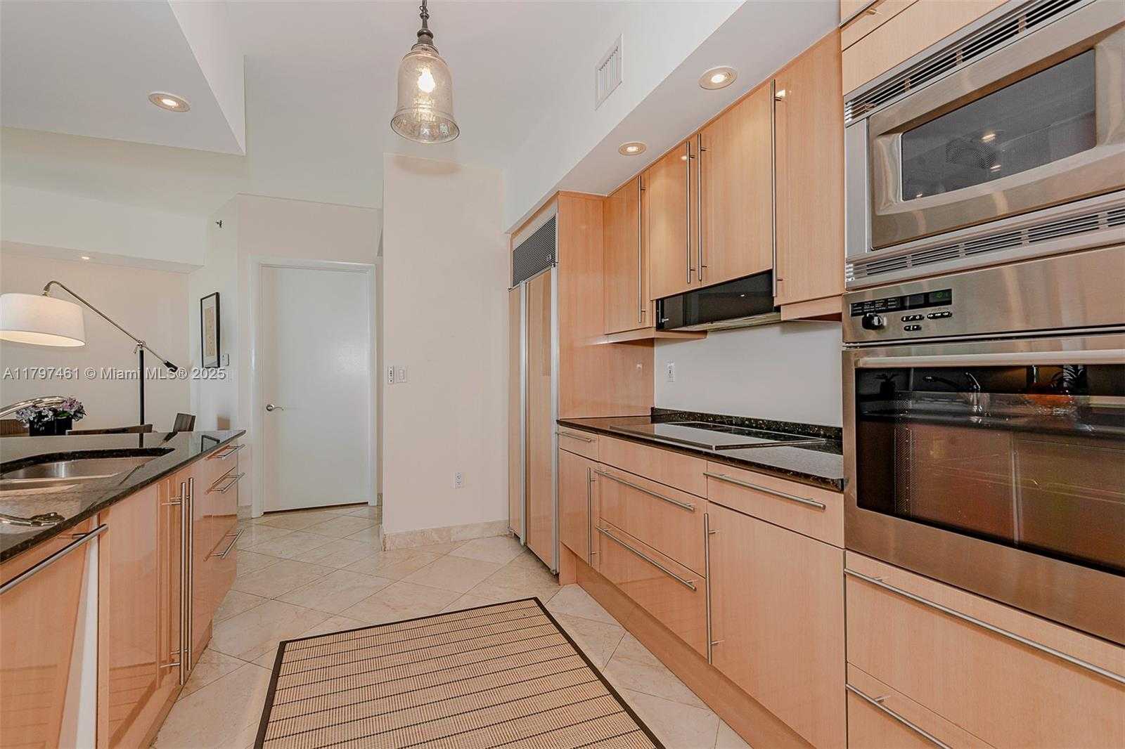 Small Image of 1000 SOUTH POINTE DR #906, Miami Beach Number 12