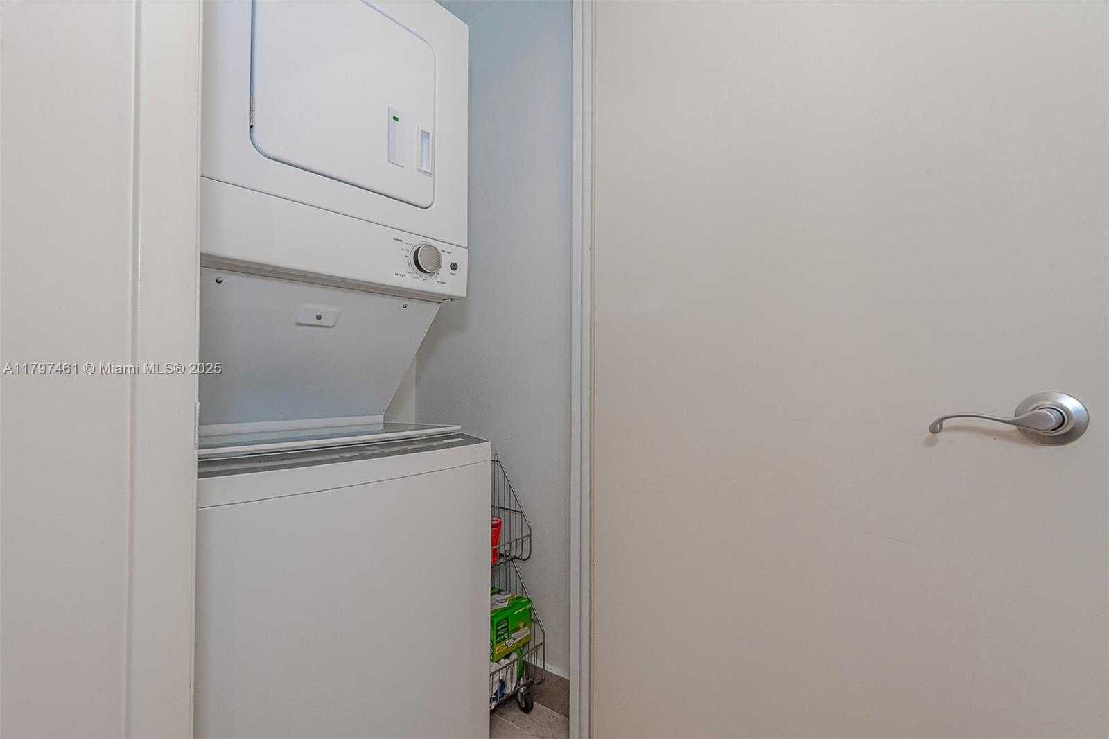 Small Image of 1000 SOUTH POINTE DR #906, Miami Beach Number 16