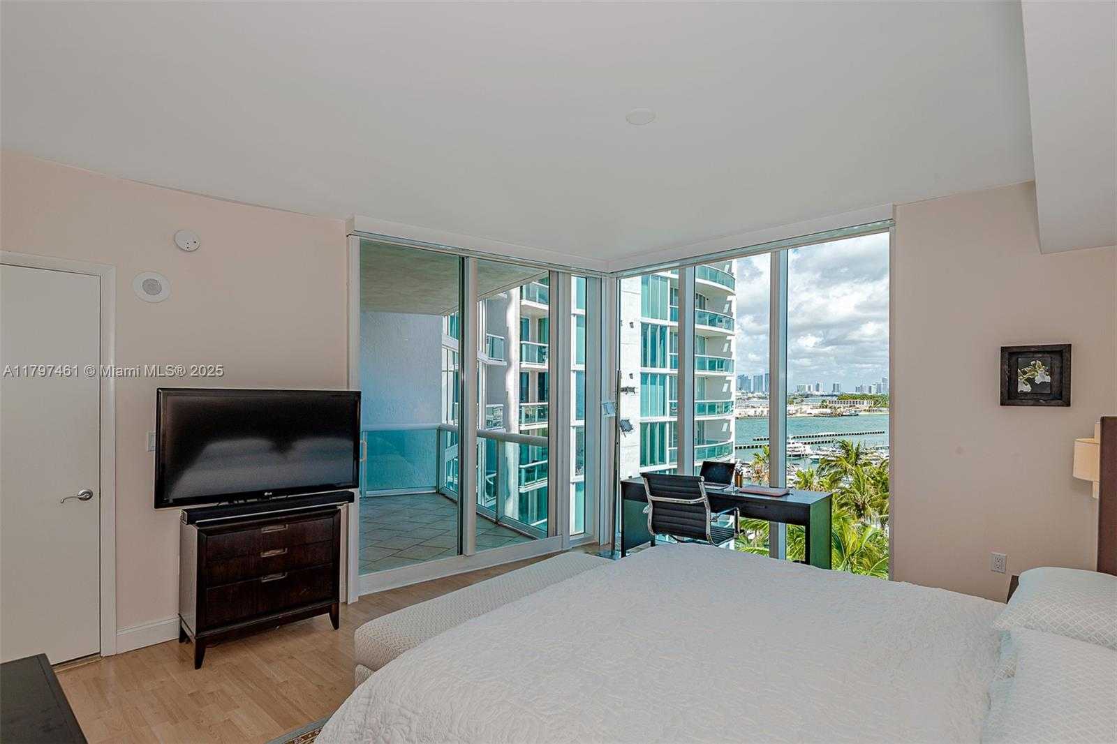 Small Image of 1000 SOUTH POINTE DR #906, Miami Beach Number 17