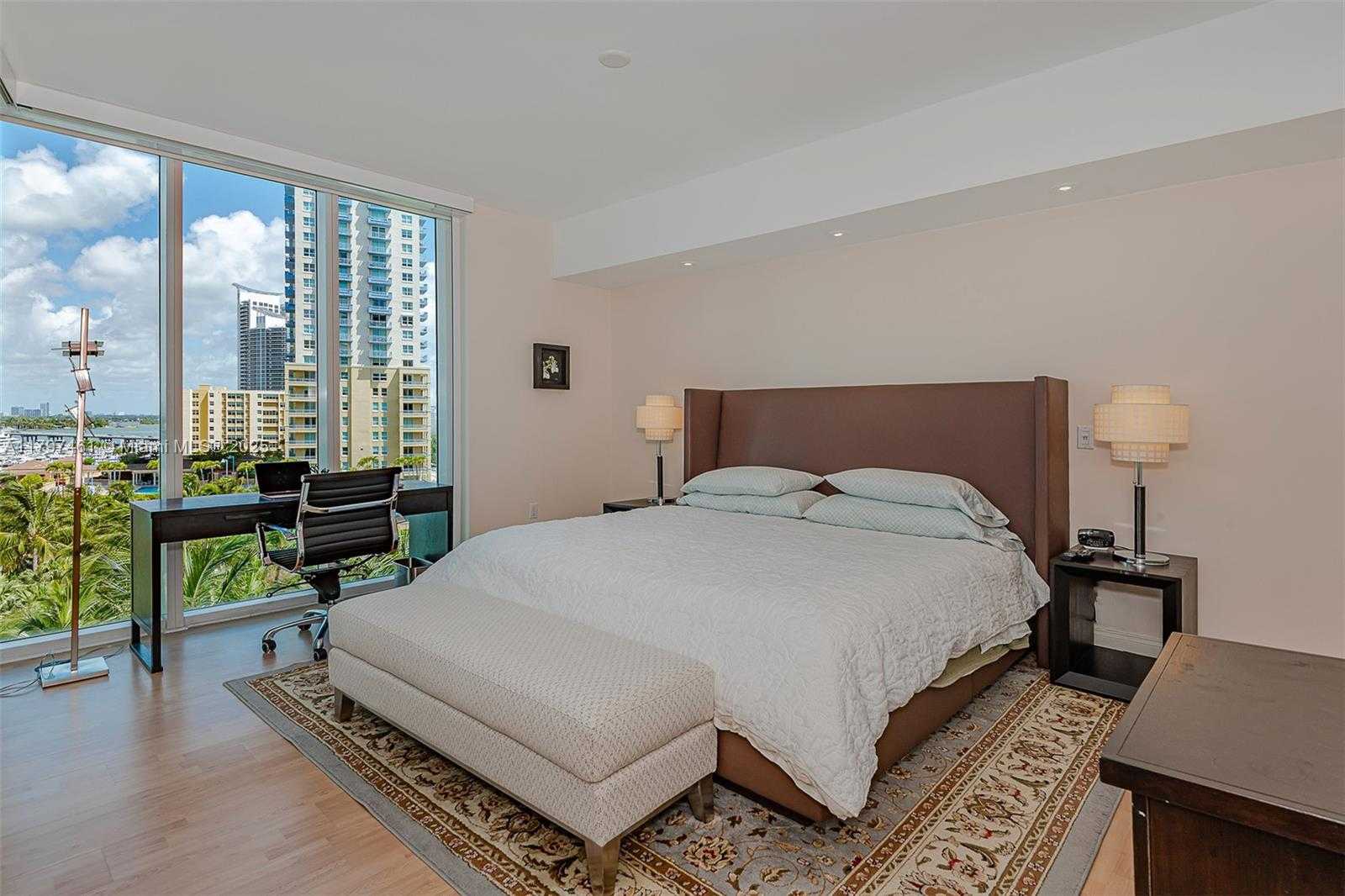 Small Image of 1000 SOUTH POINTE DR #906, Miami Beach Number 18