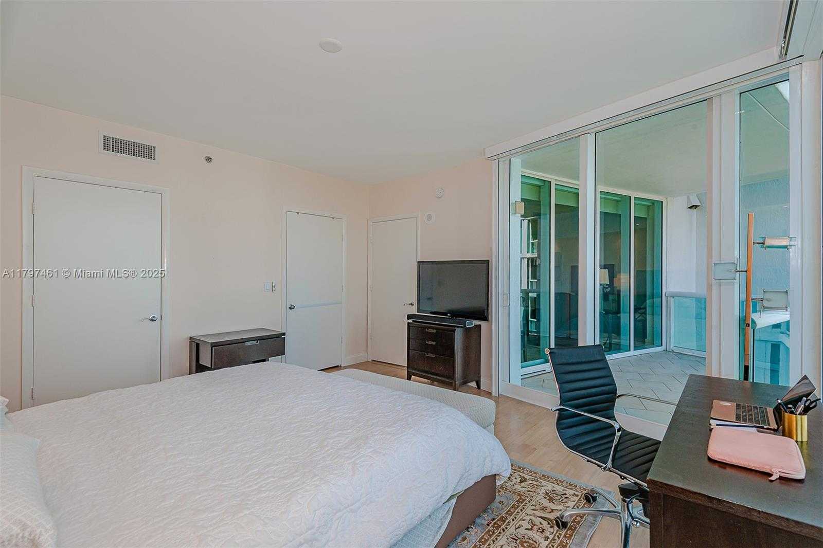 Small Image of 1000 SOUTH POINTE DR #906, Miami Beach Number 19