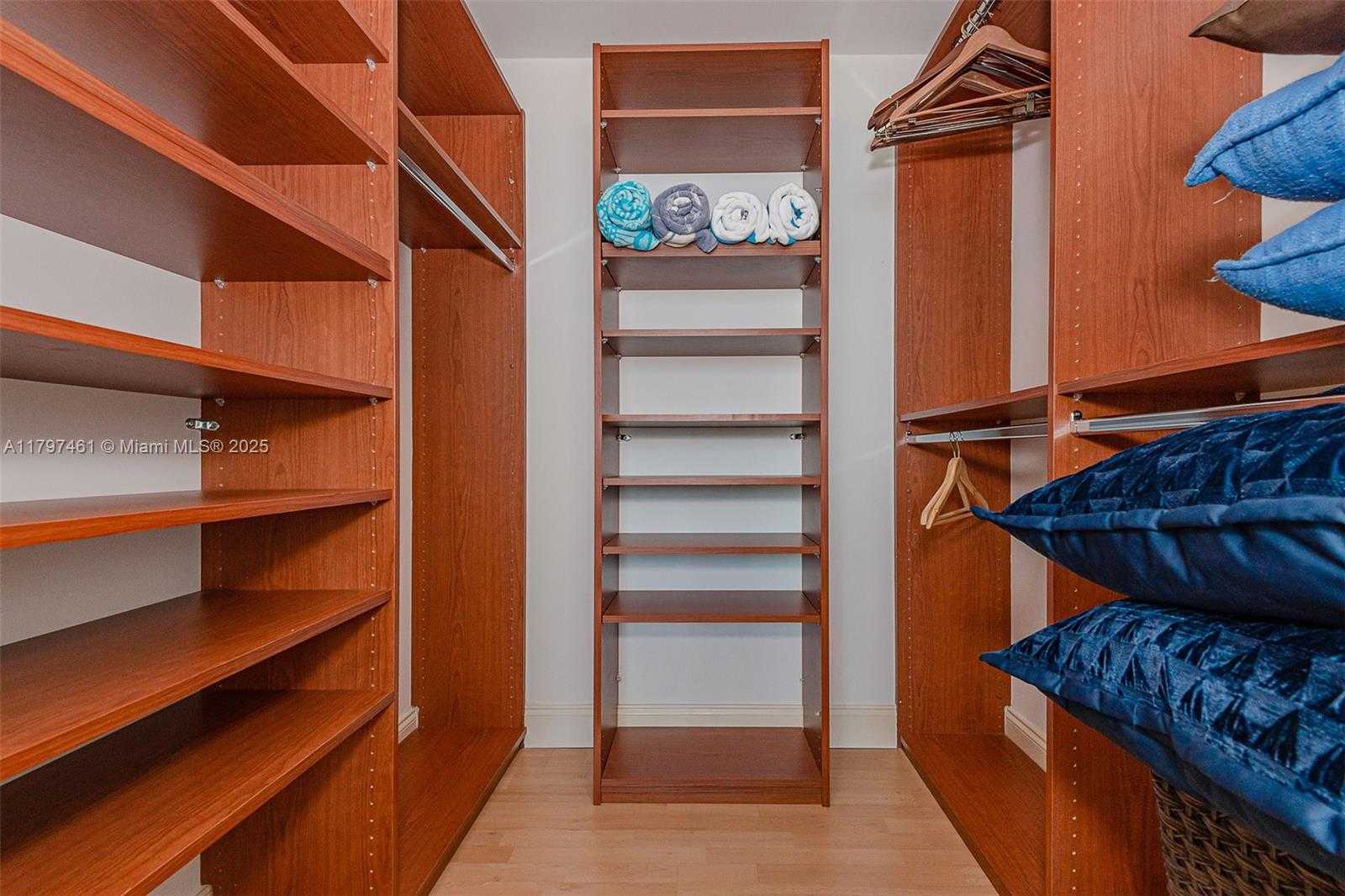 Small Image of 1000 SOUTH POINTE DR #906, Miami Beach Number 20