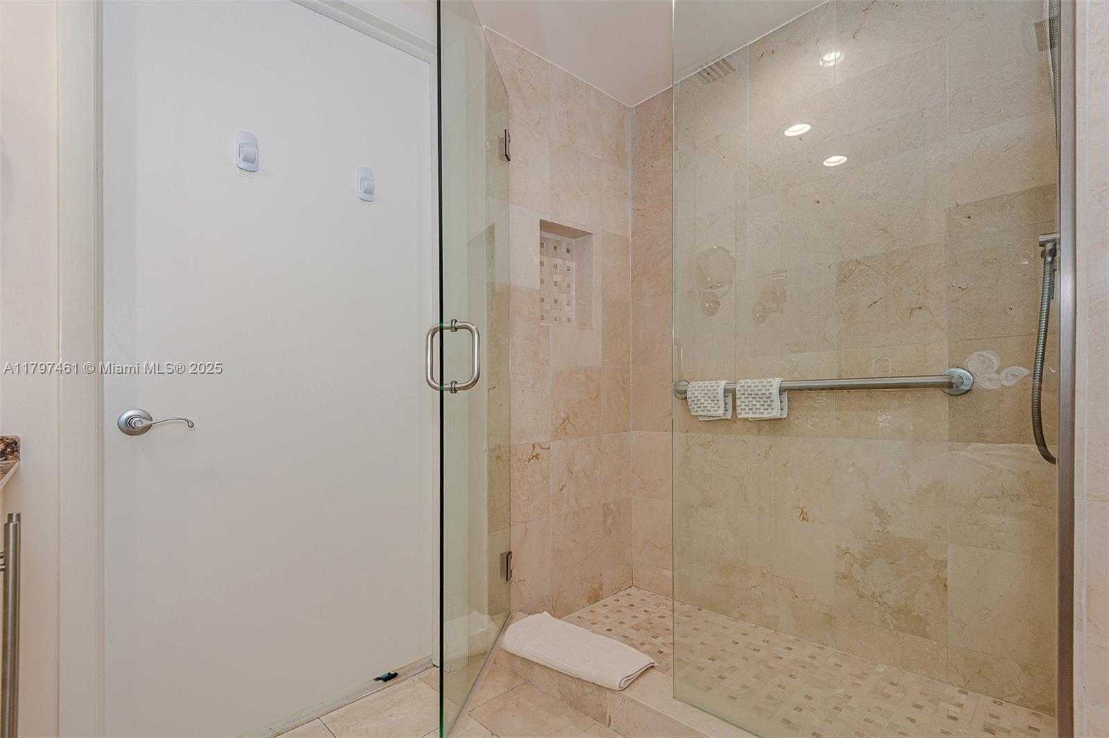 Small Image of 1000 SOUTH POINTE DR #906, Miami Beach Number 22