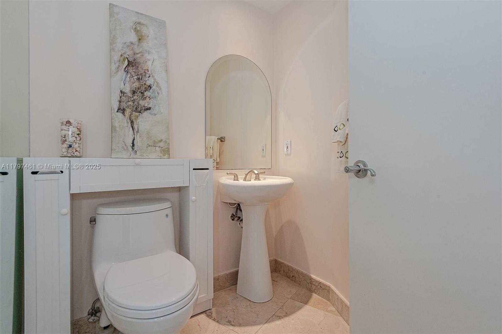 Small Image of 1000 SOUTH POINTE DR #906, Miami Beach Number 23